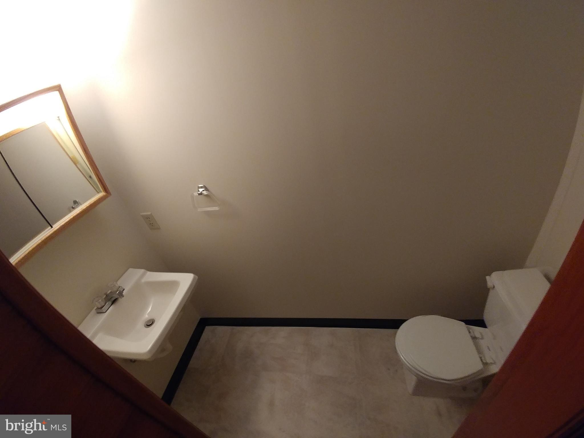 WOODS EDGE TOWNHOME CONDOMINIUMS - Residential Lease