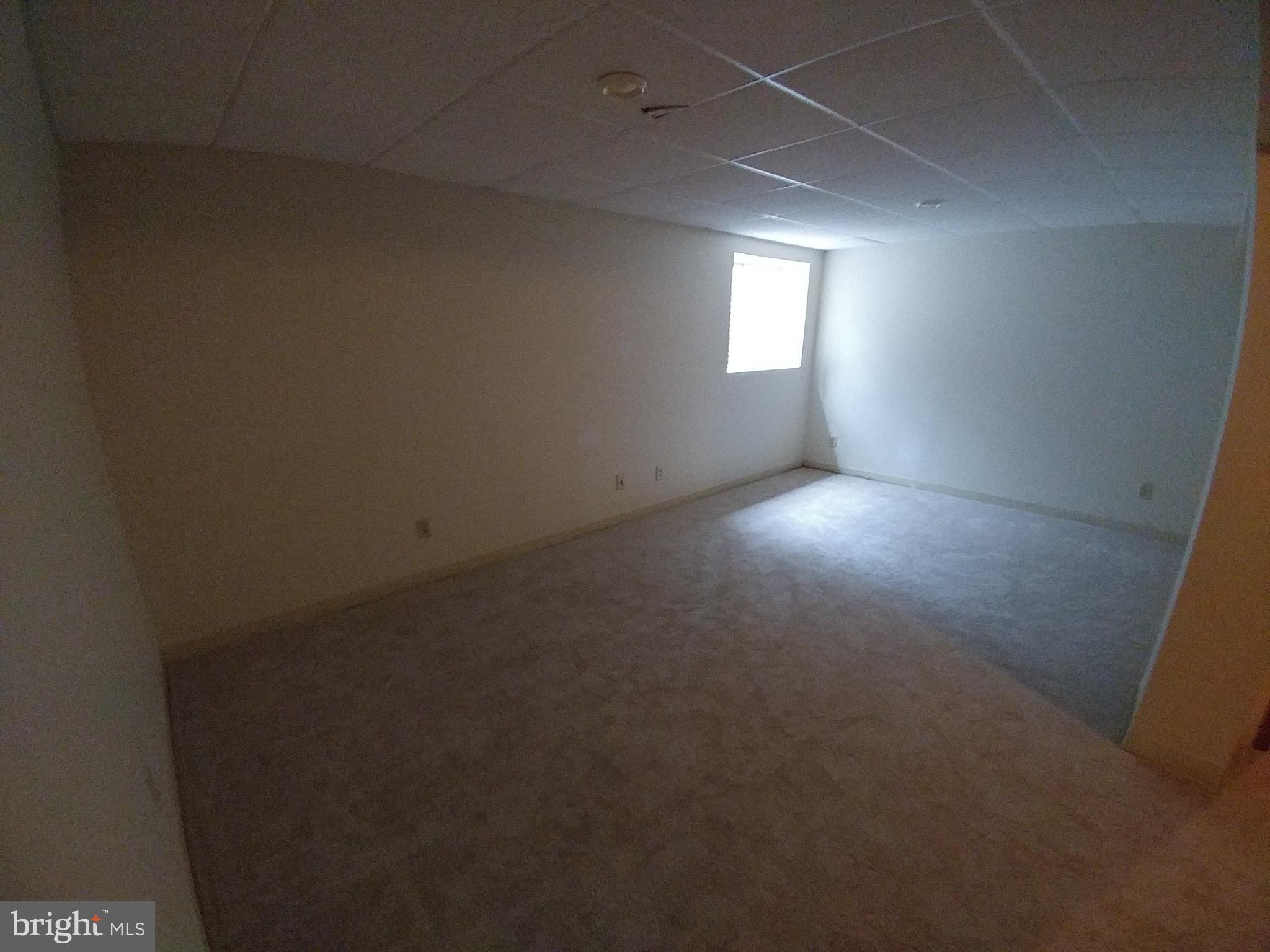 WOODS EDGE TOWNHOME CONDOMINIUMS - Residential Lease