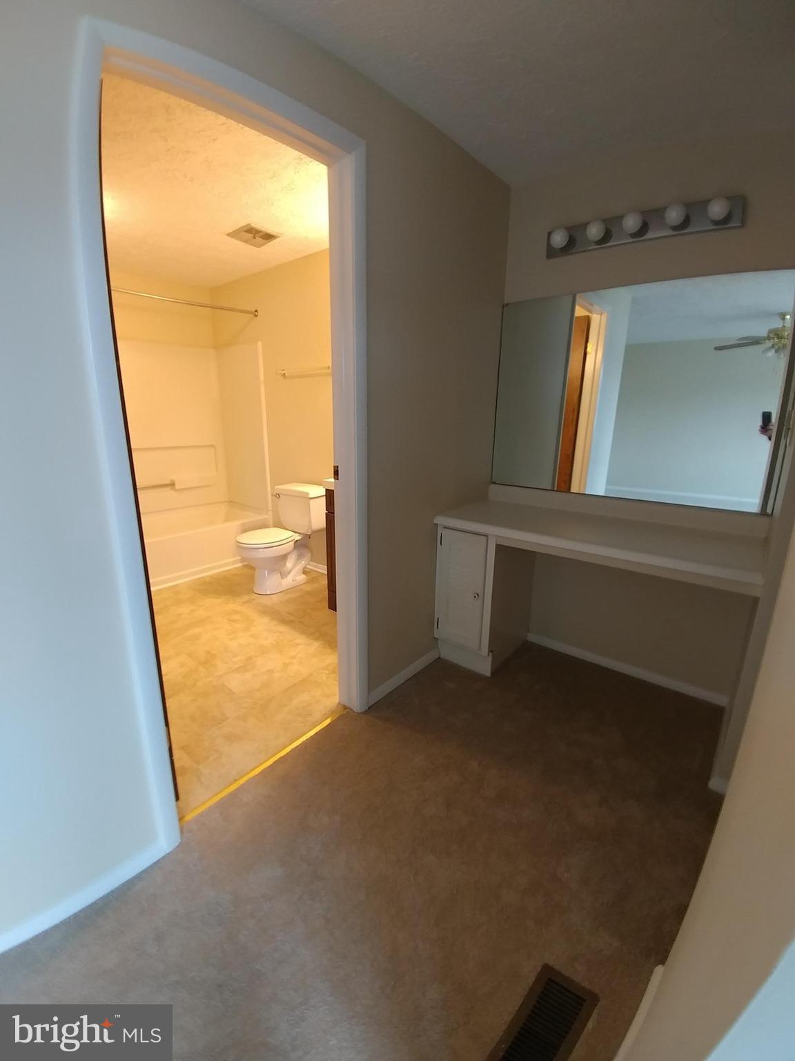 WOODS EDGE TOWNHOME CONDOMINIUMS - Residential Lease