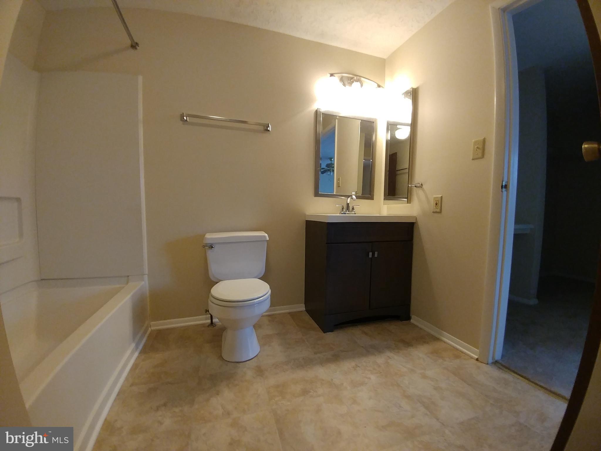 WOODS EDGE TOWNHOME CONDOMINIUMS - Residential Lease