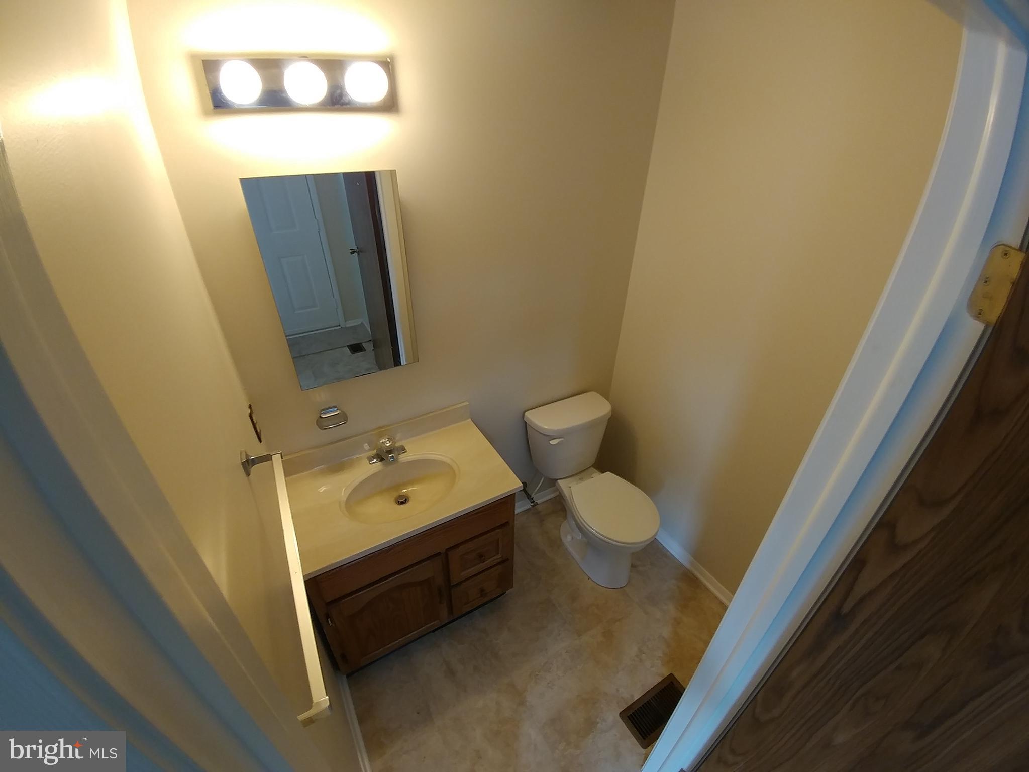 WOODS EDGE TOWNHOME CONDOMINIUMS - Residential Lease