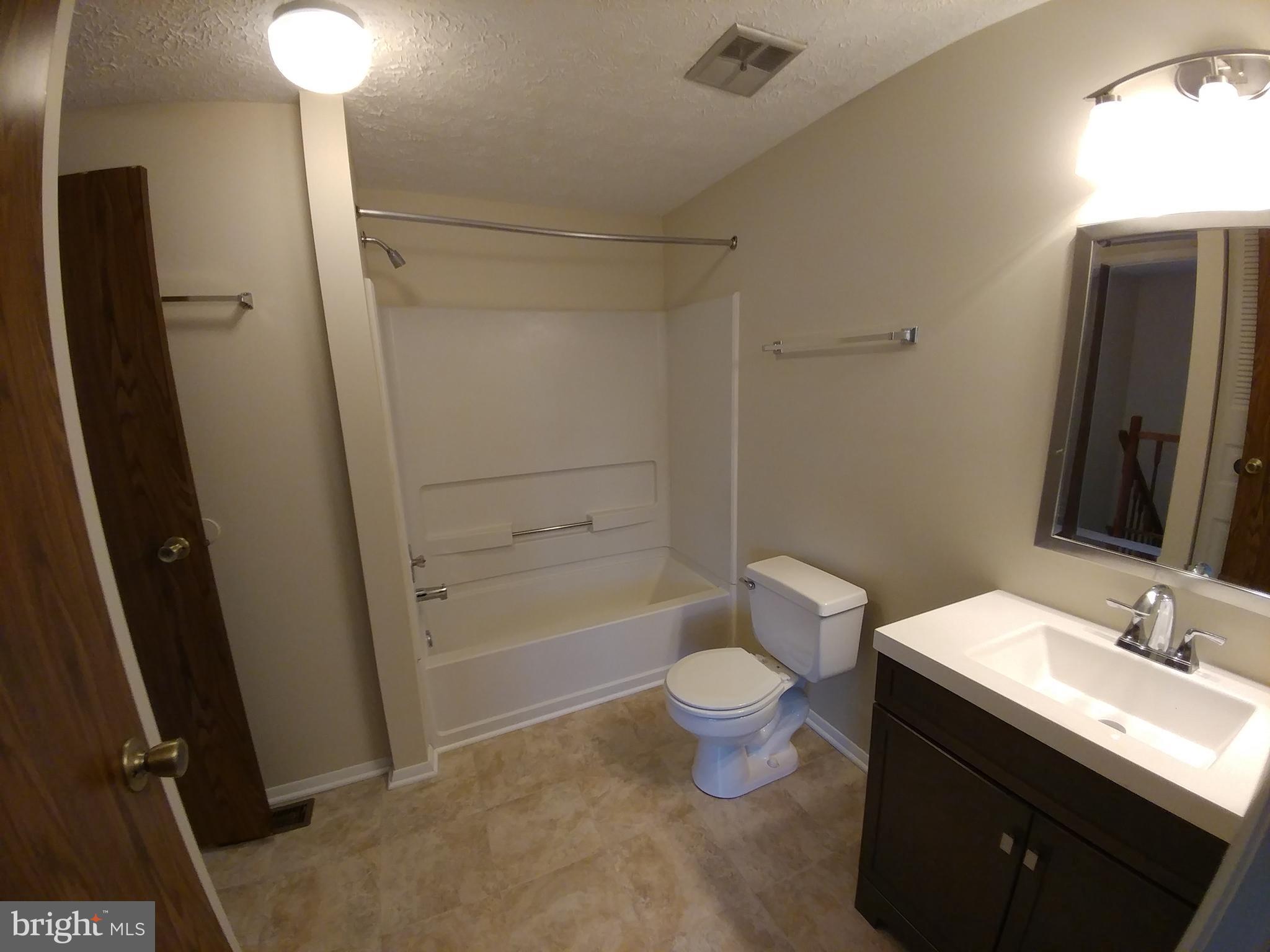 WOODS EDGE TOWNHOME CONDOMINIUMS - Residential Lease