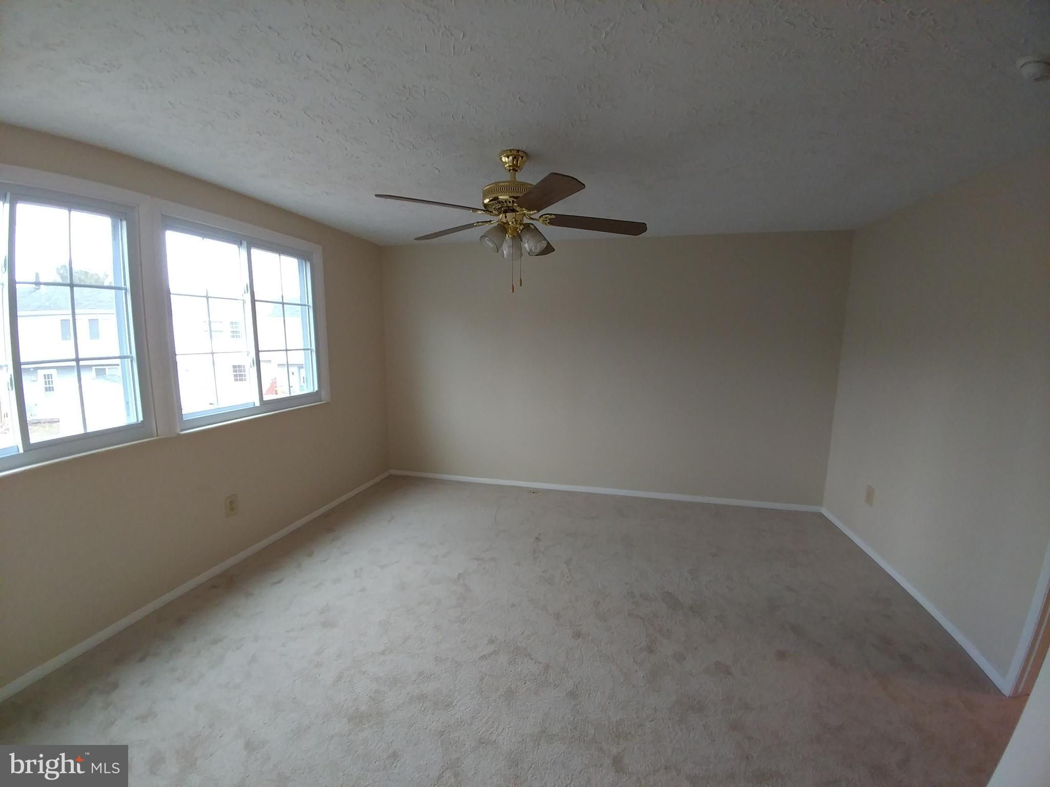 WOODS EDGE TOWNHOME CONDOMINIUMS - Residential Lease