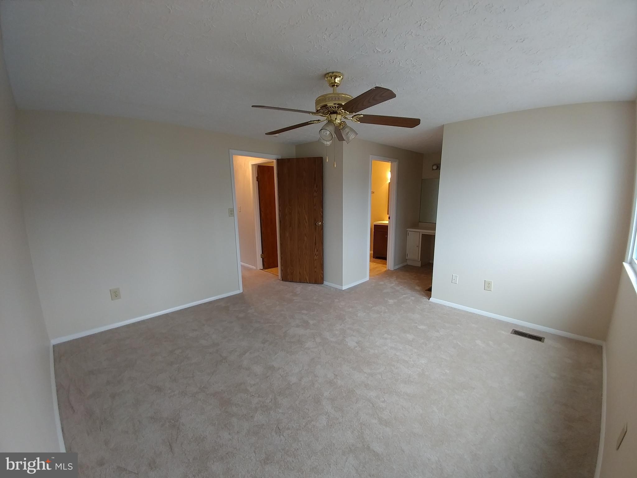 WOODS EDGE TOWNHOME CONDOMINIUMS - Residential Lease