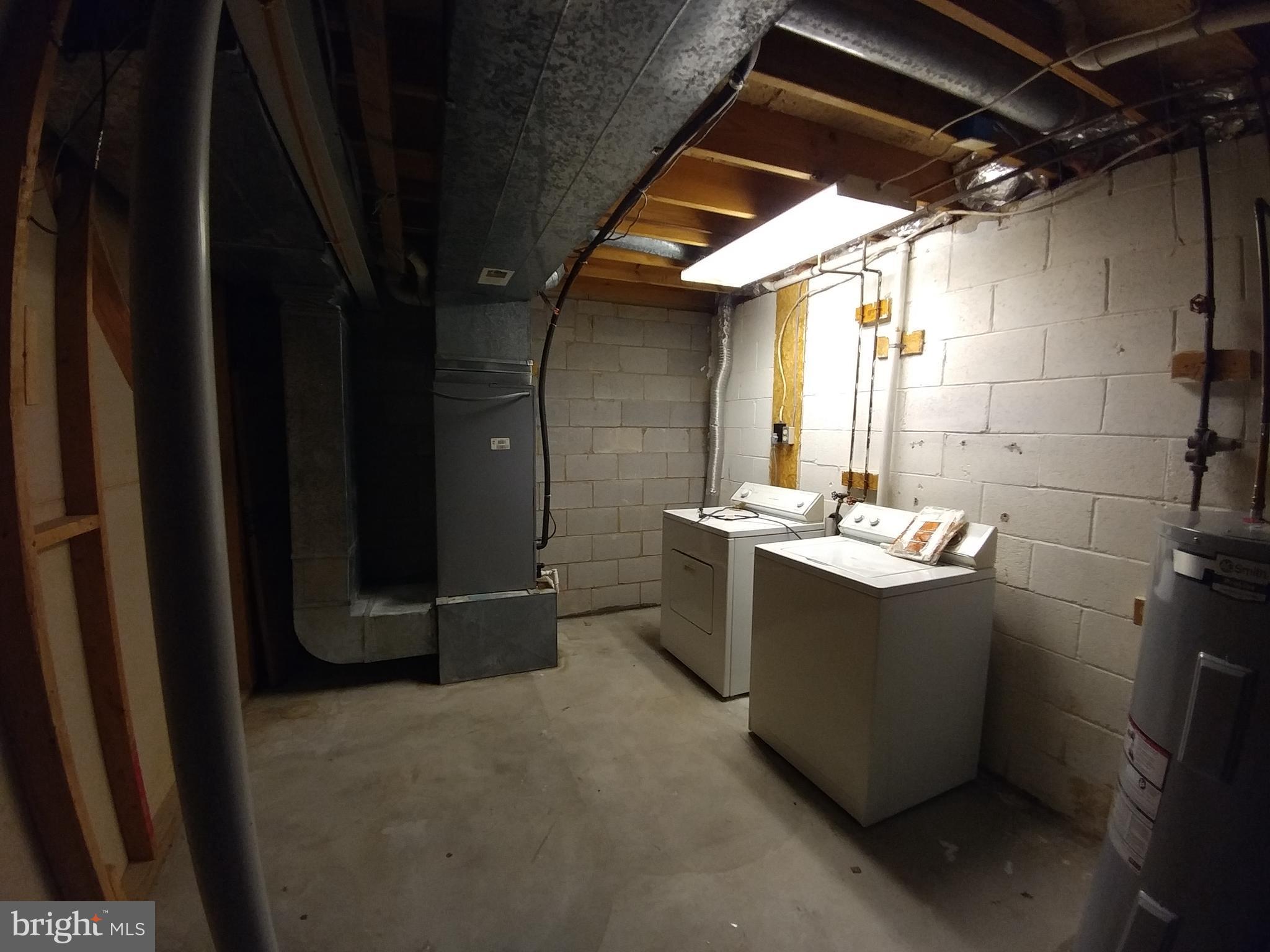 WOODS EDGE TOWNHOME CONDOMINIUMS - Residential Lease