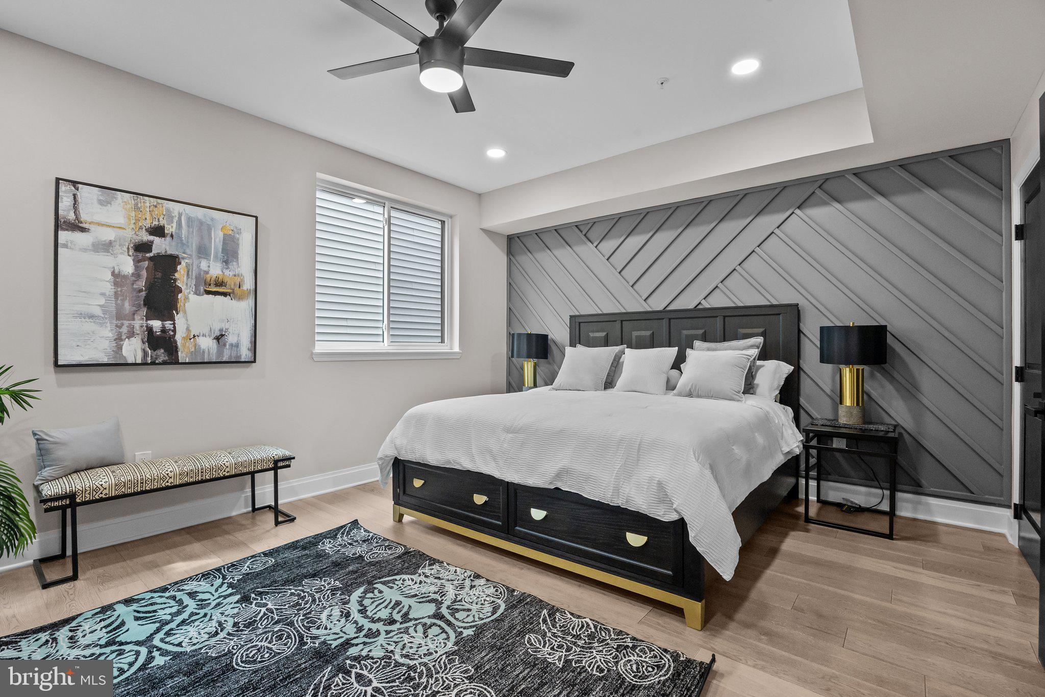 QUEEN VILLAGE - Residential