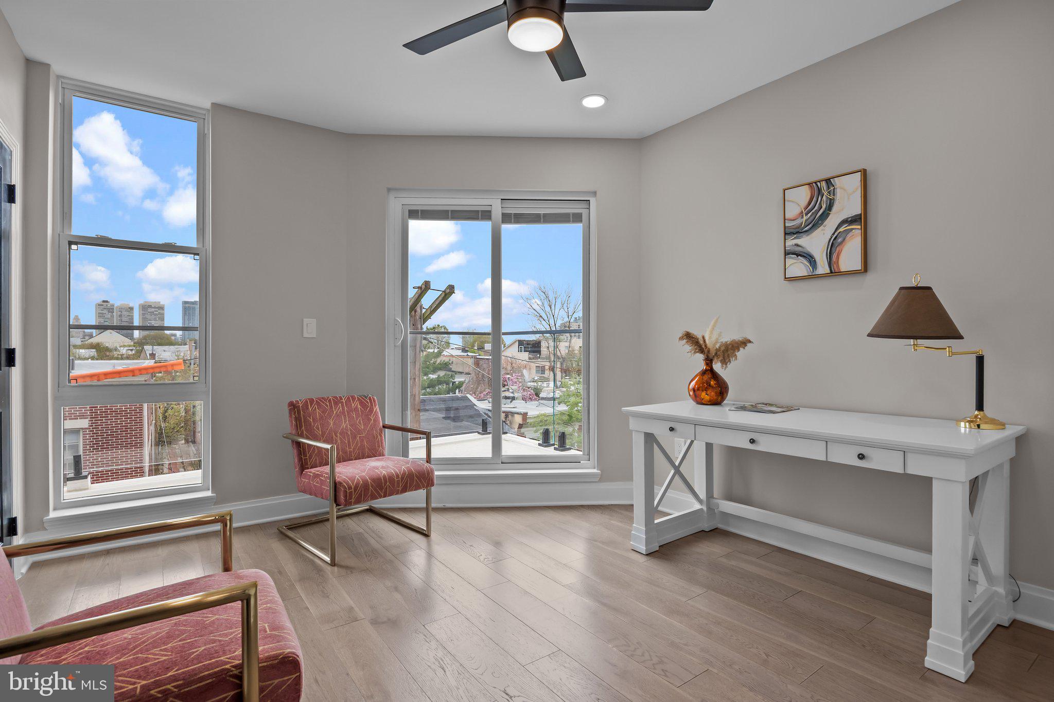 QUEEN VILLAGE - Residential