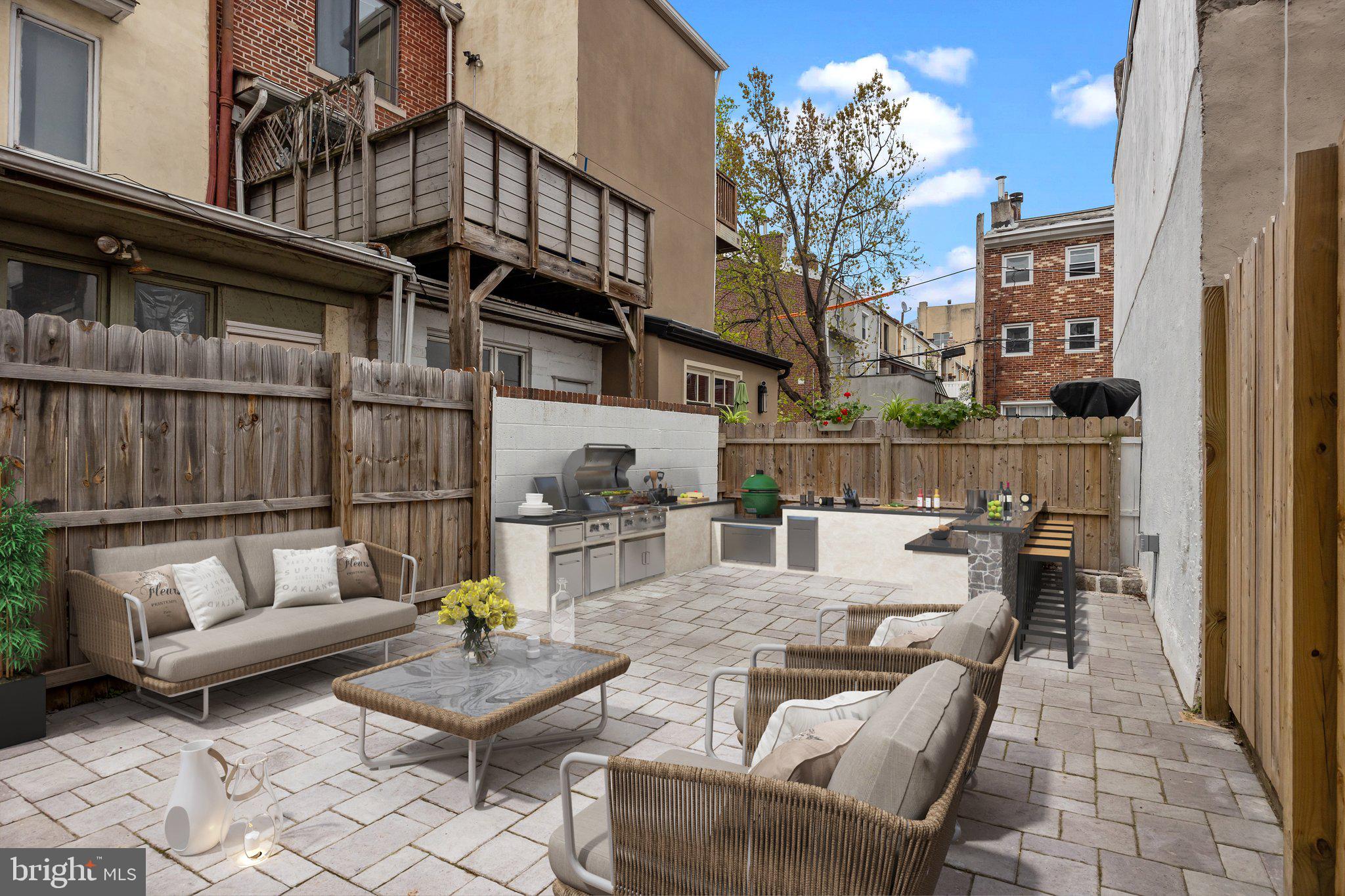 QUEEN VILLAGE - Residential