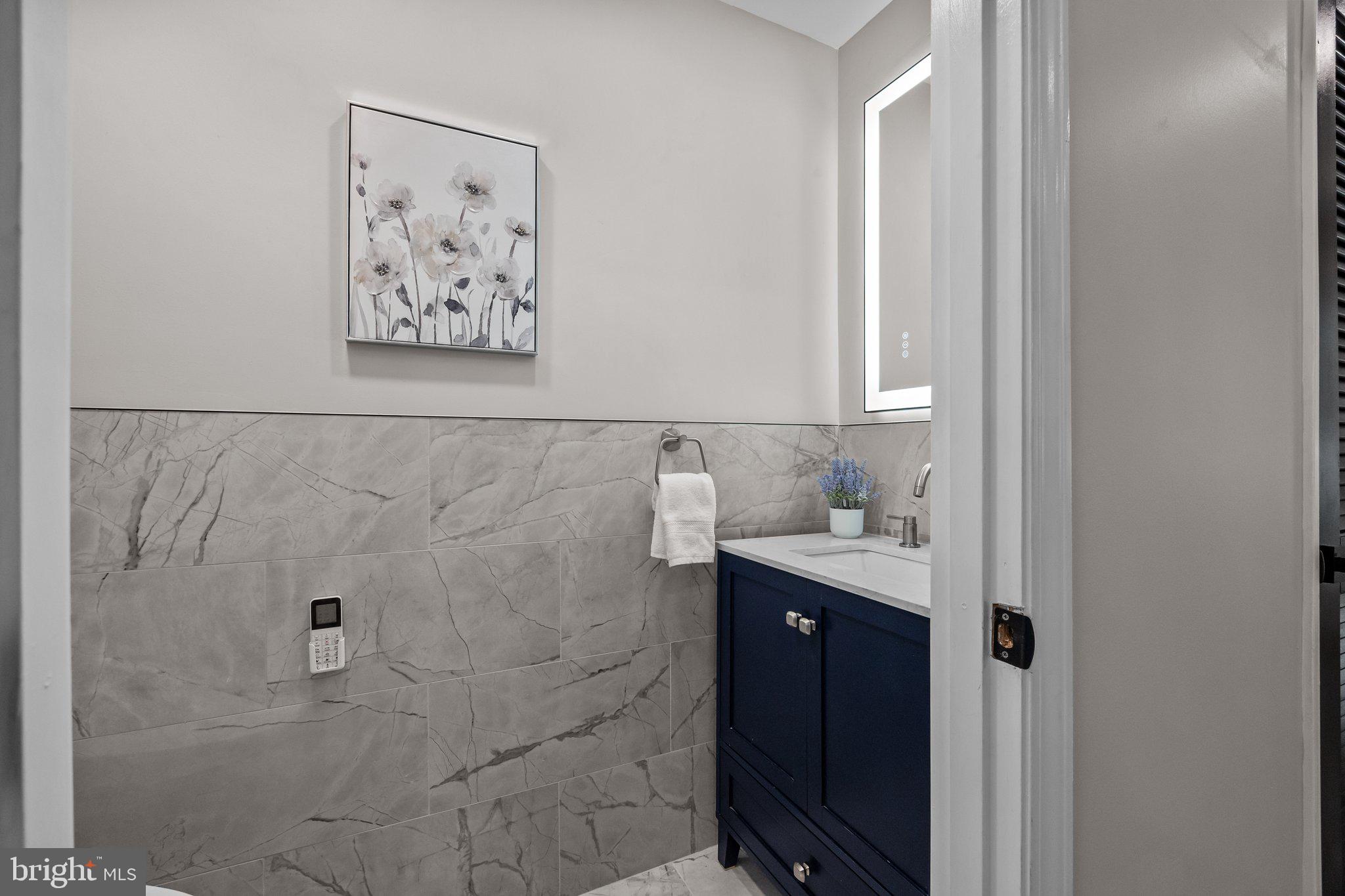 QUEEN VILLAGE - Residential