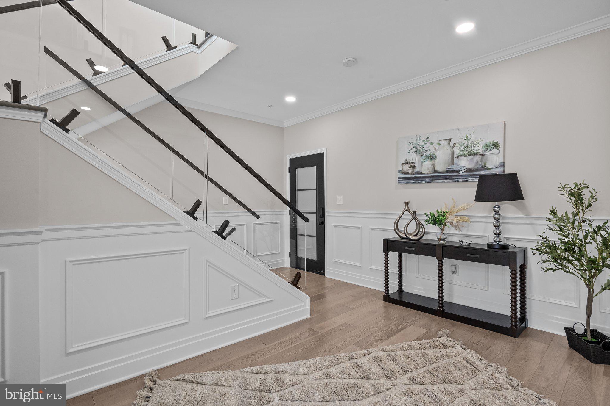 QUEEN VILLAGE - Residential