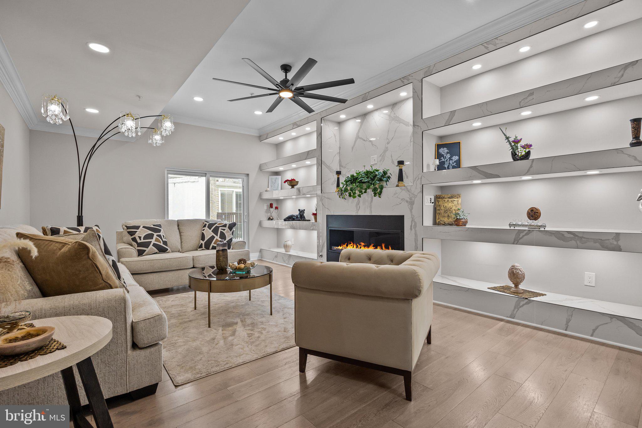 QUEEN VILLAGE - Residential