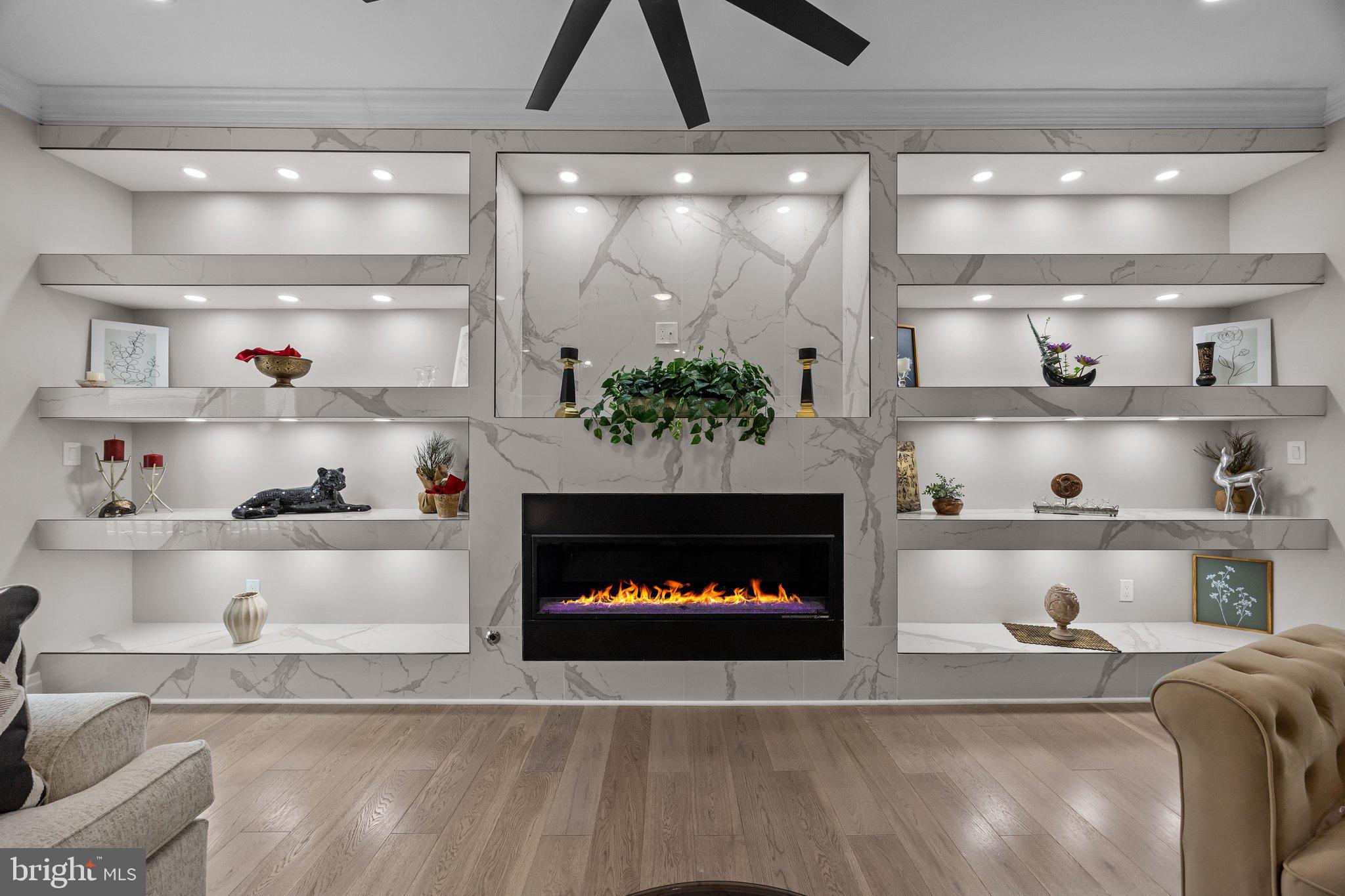 QUEEN VILLAGE - Residential