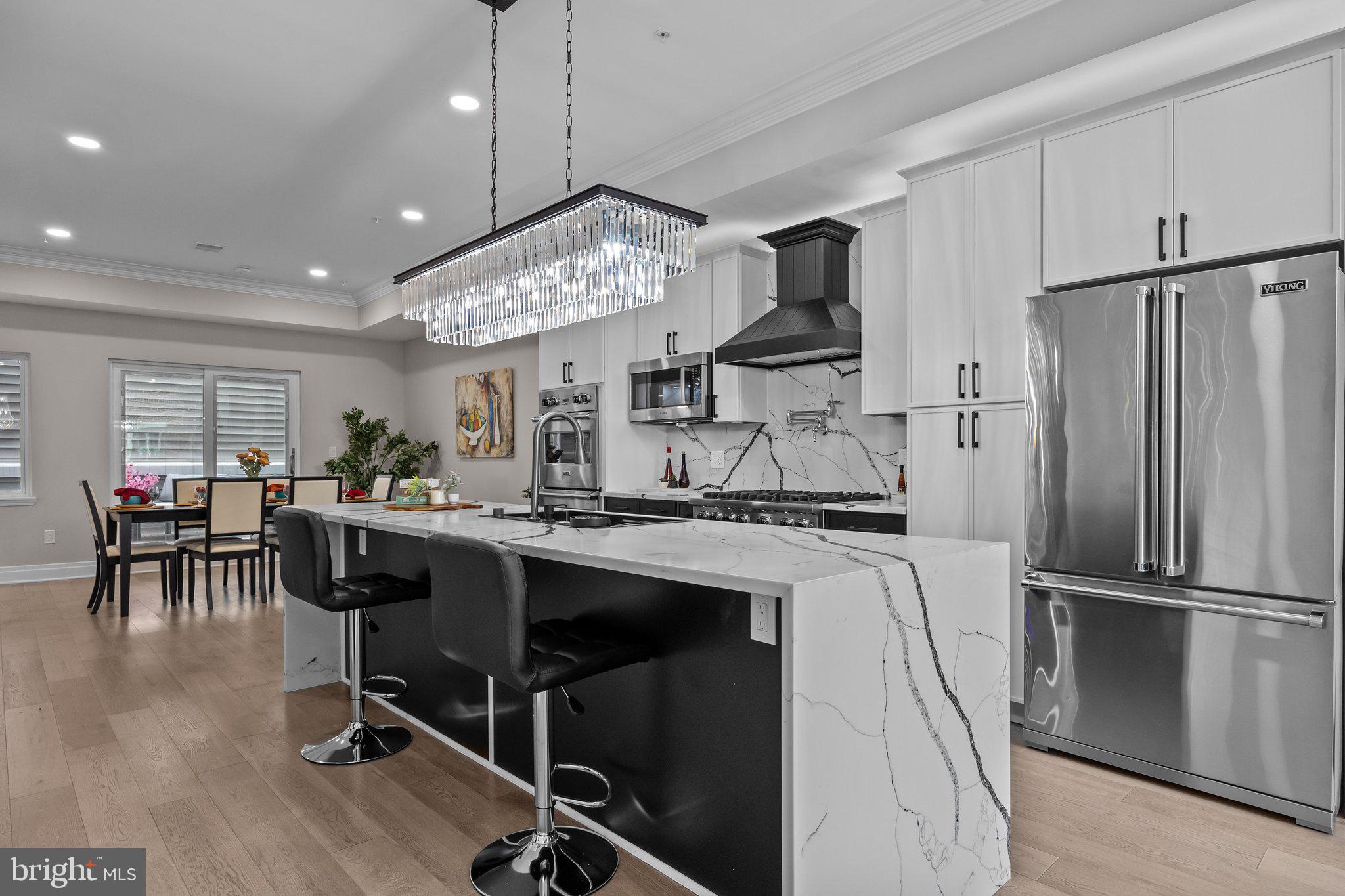 QUEEN VILLAGE - Residential