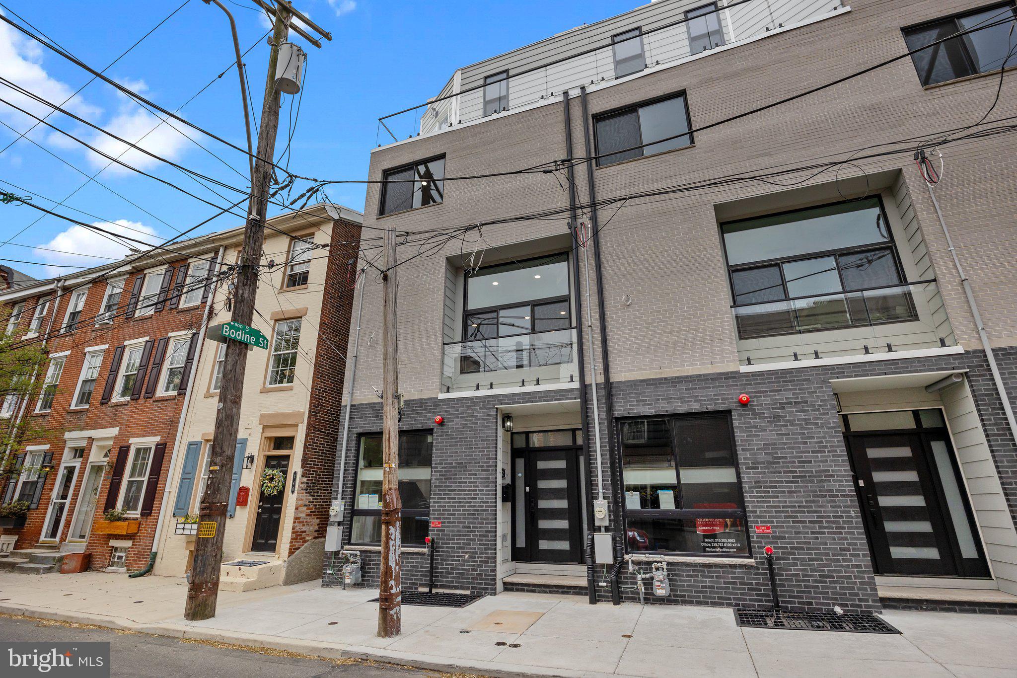 QUEEN VILLAGE - Residential