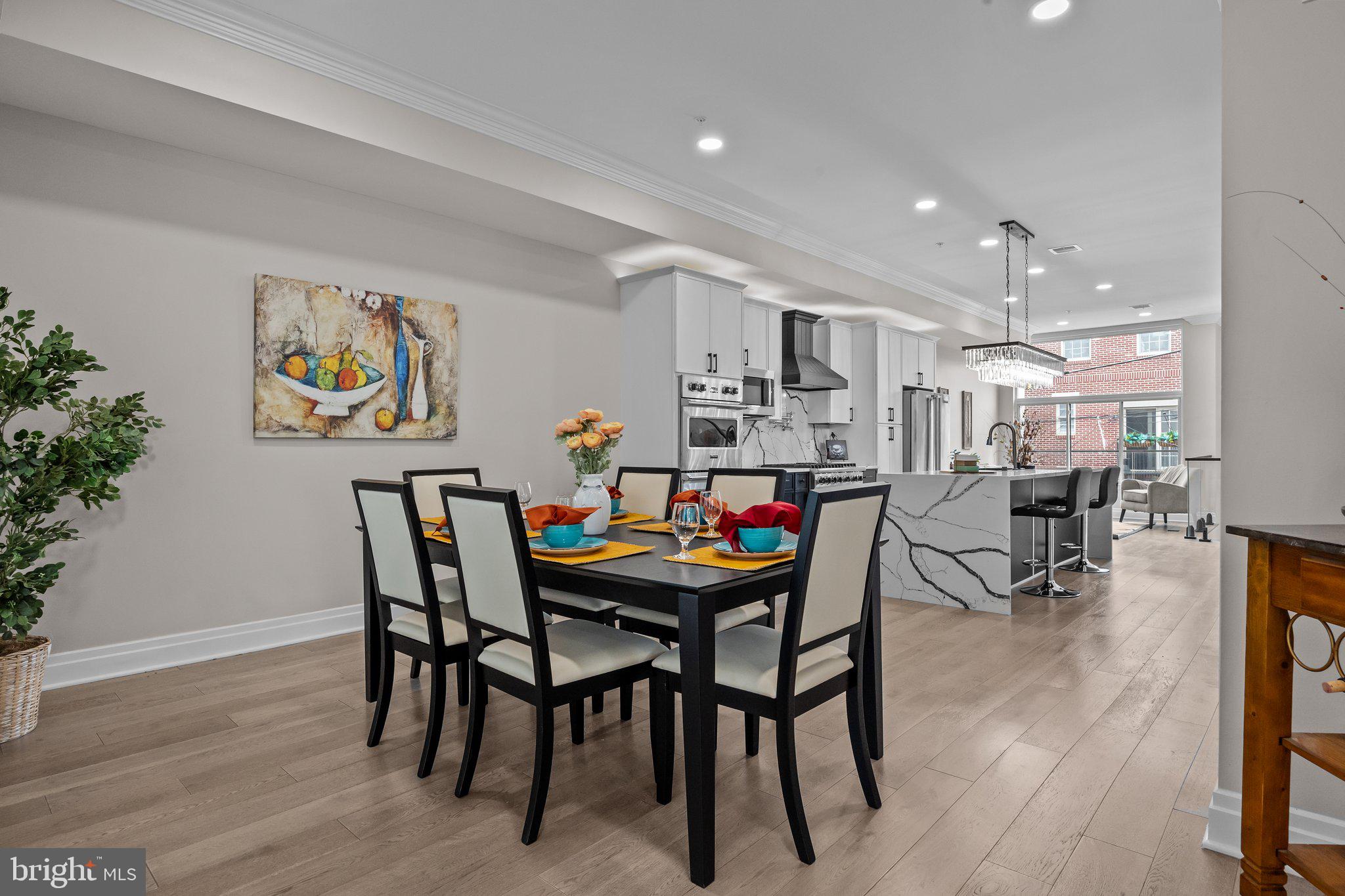 QUEEN VILLAGE - Residential