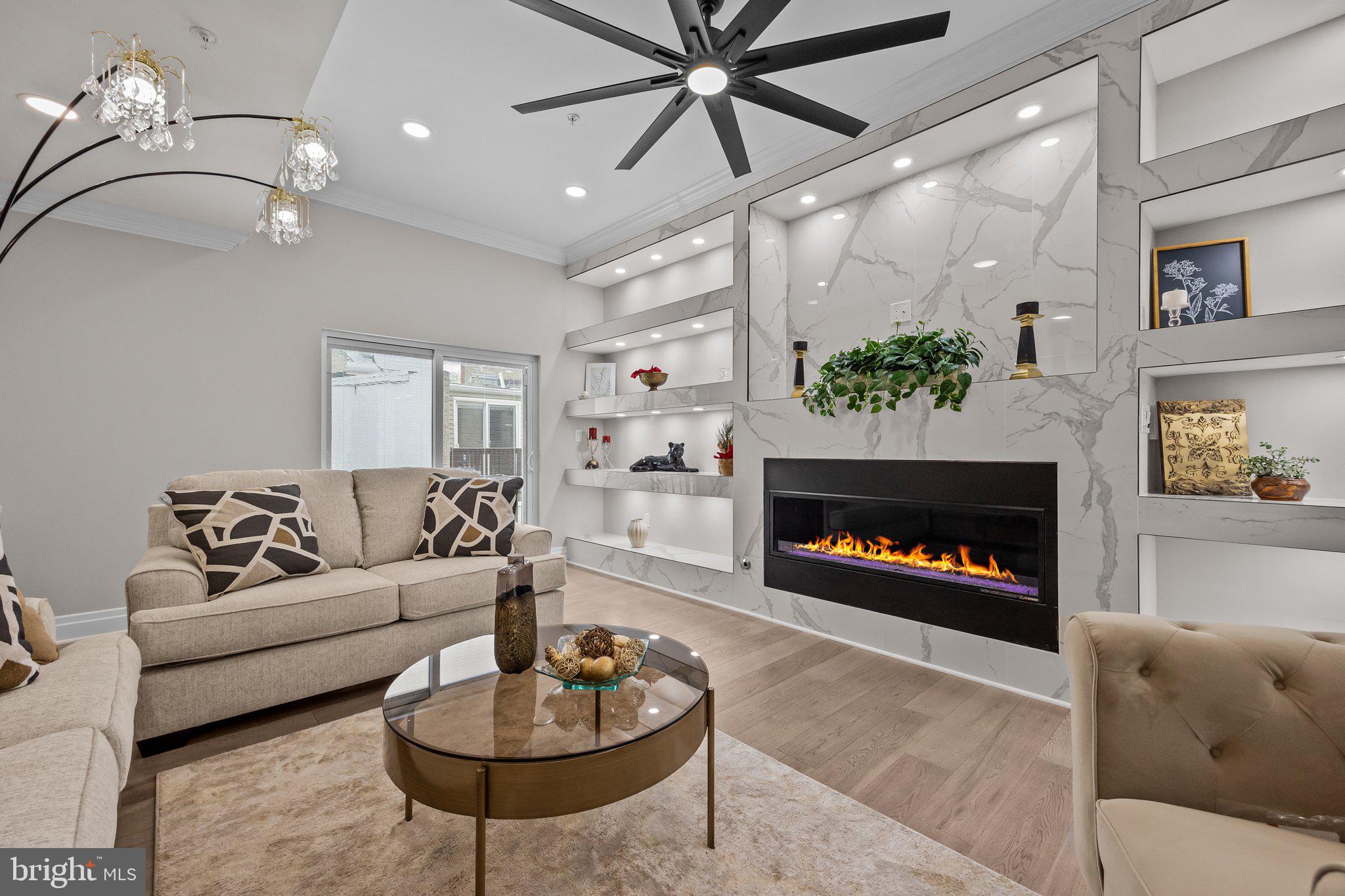 QUEEN VILLAGE - Residential