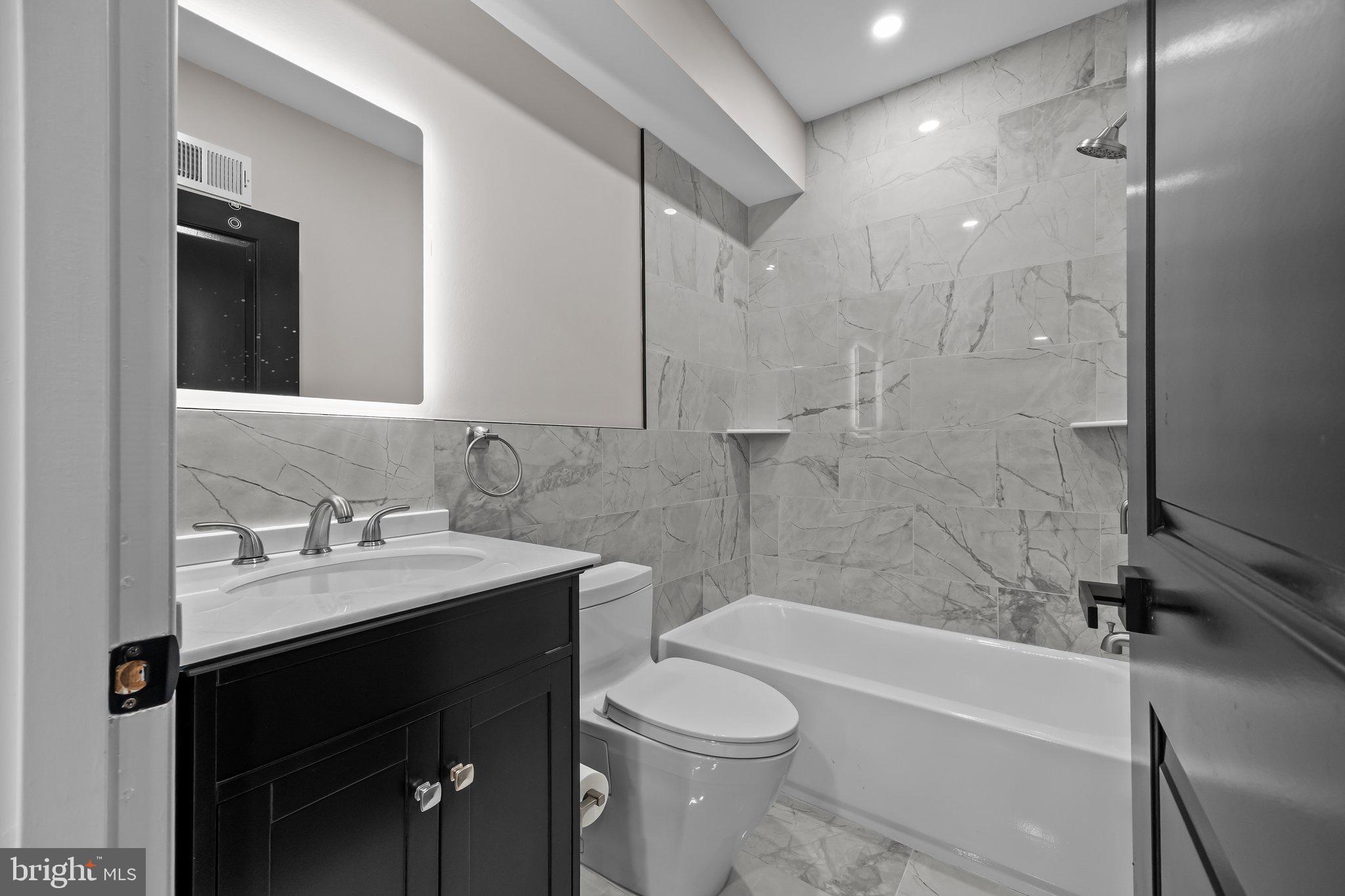 QUEEN VILLAGE - Residential