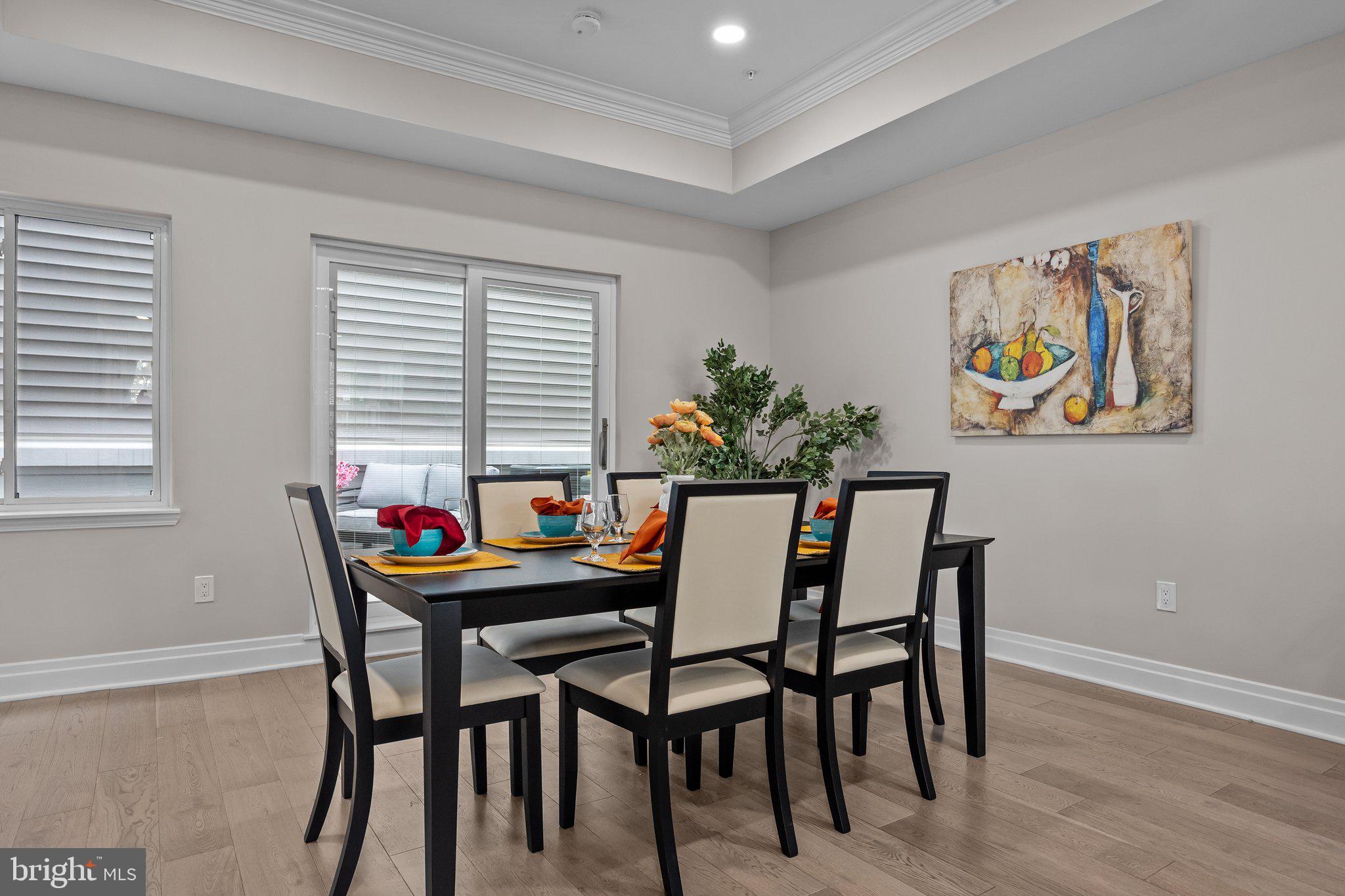 QUEEN VILLAGE - Residential