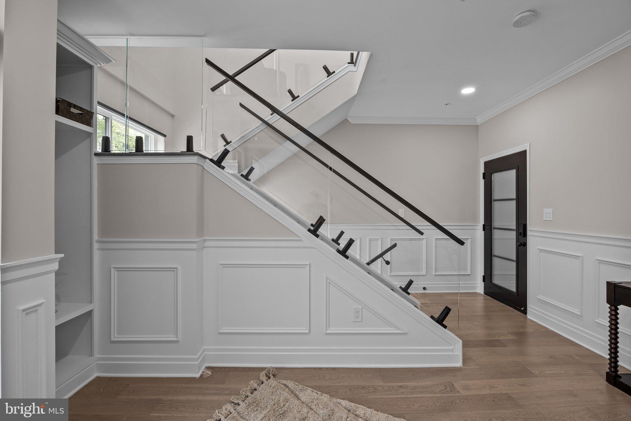 QUEEN VILLAGE - Residential