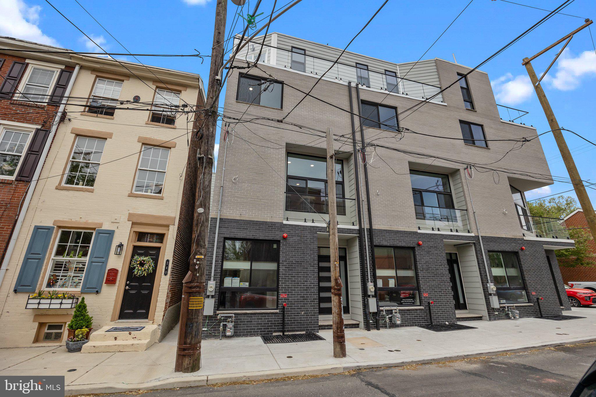 QUEEN VILLAGE - Residential