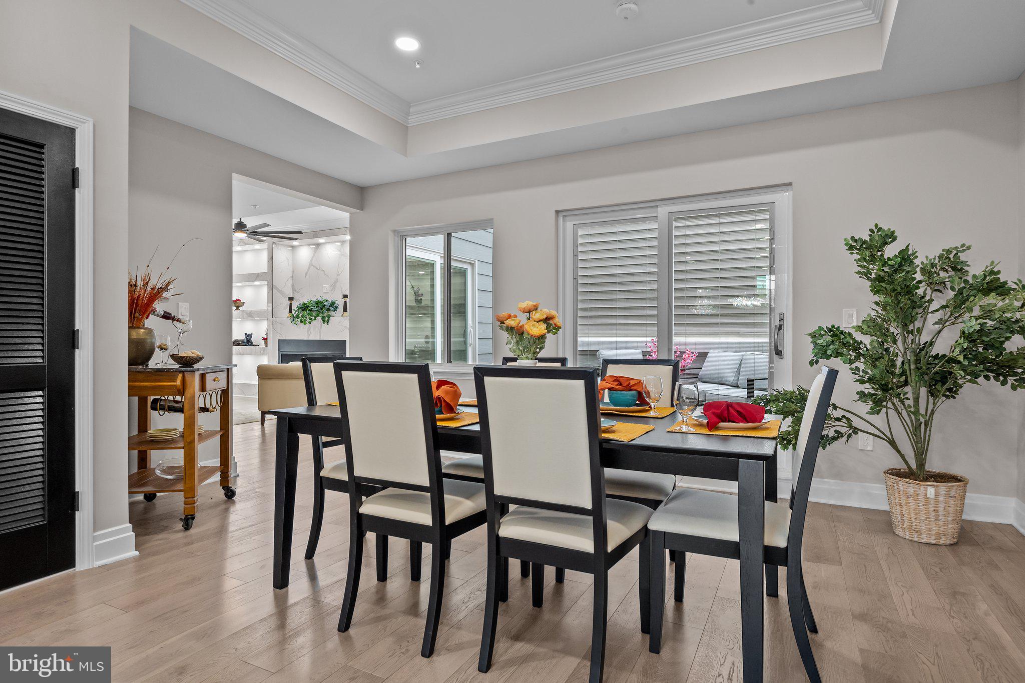 QUEEN VILLAGE - Residential