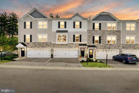 Townhouse For Rent - 15 Woods Drive<br/> Cumberland County, CAMP HILL, PA 17011