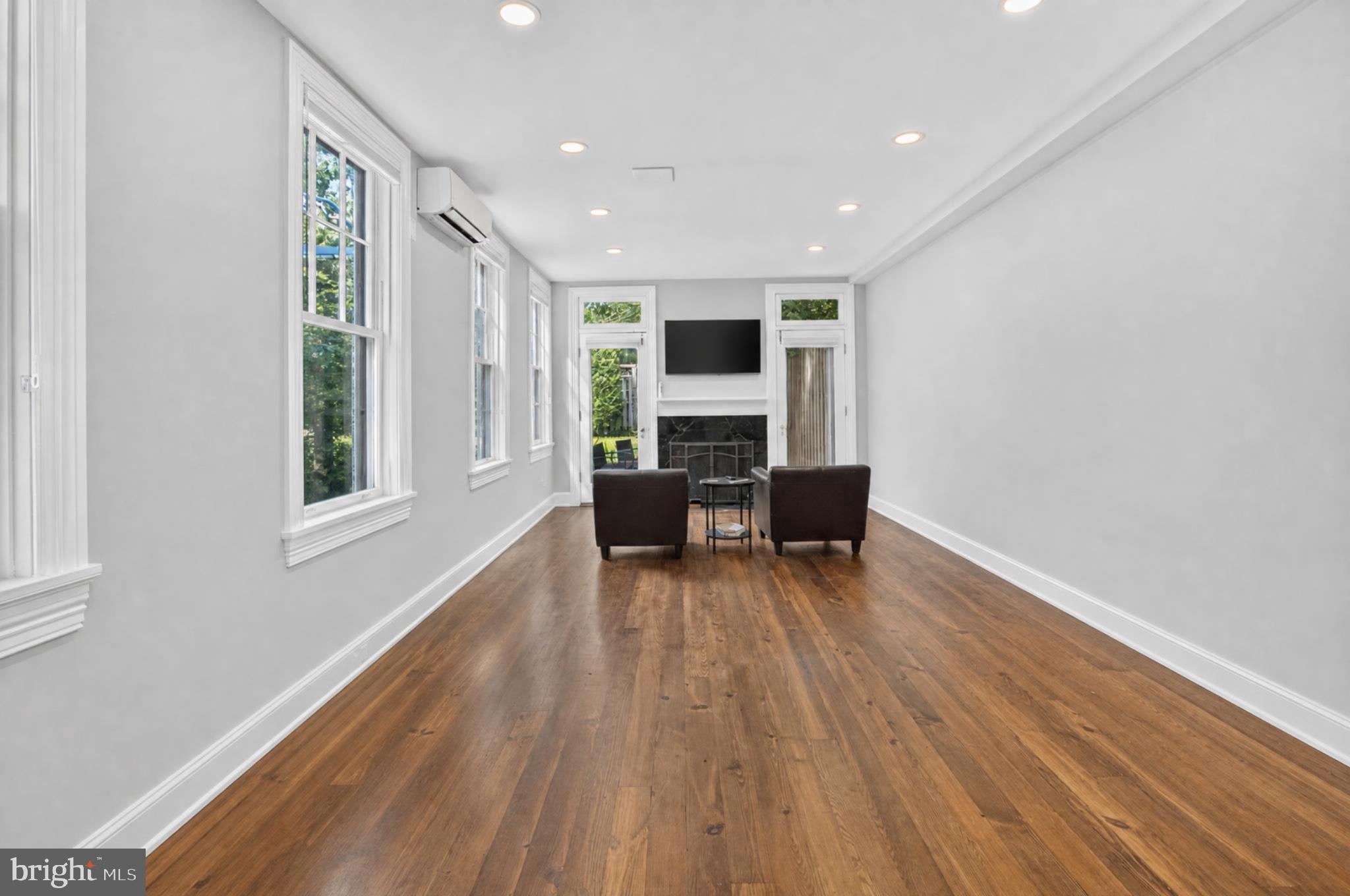 213 5TH STREET SE