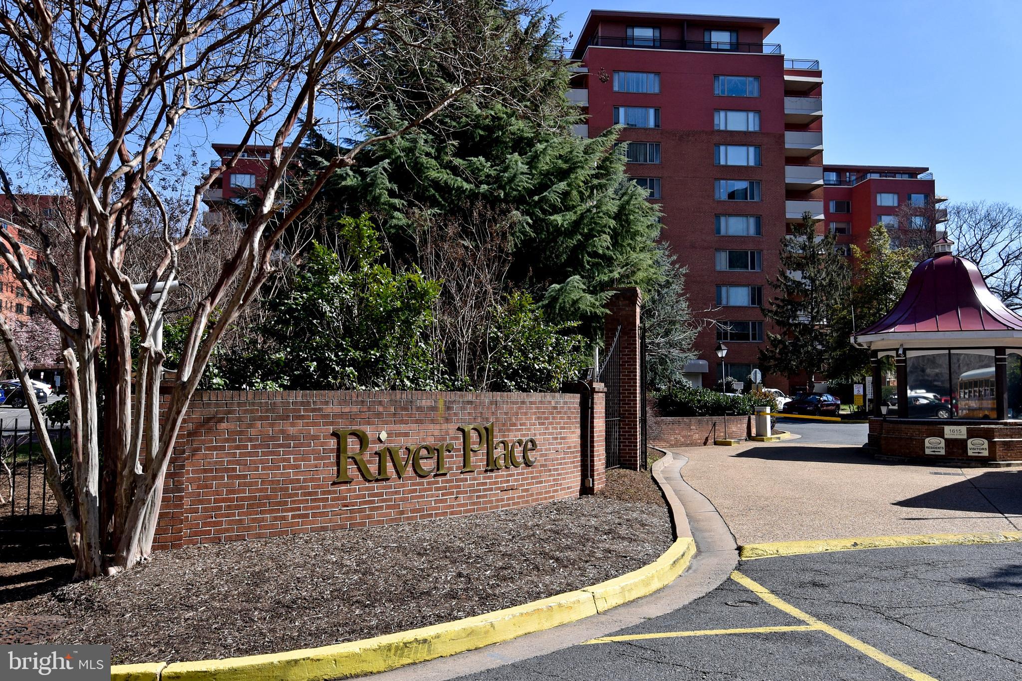 RIVER PLACE WEST - Residential