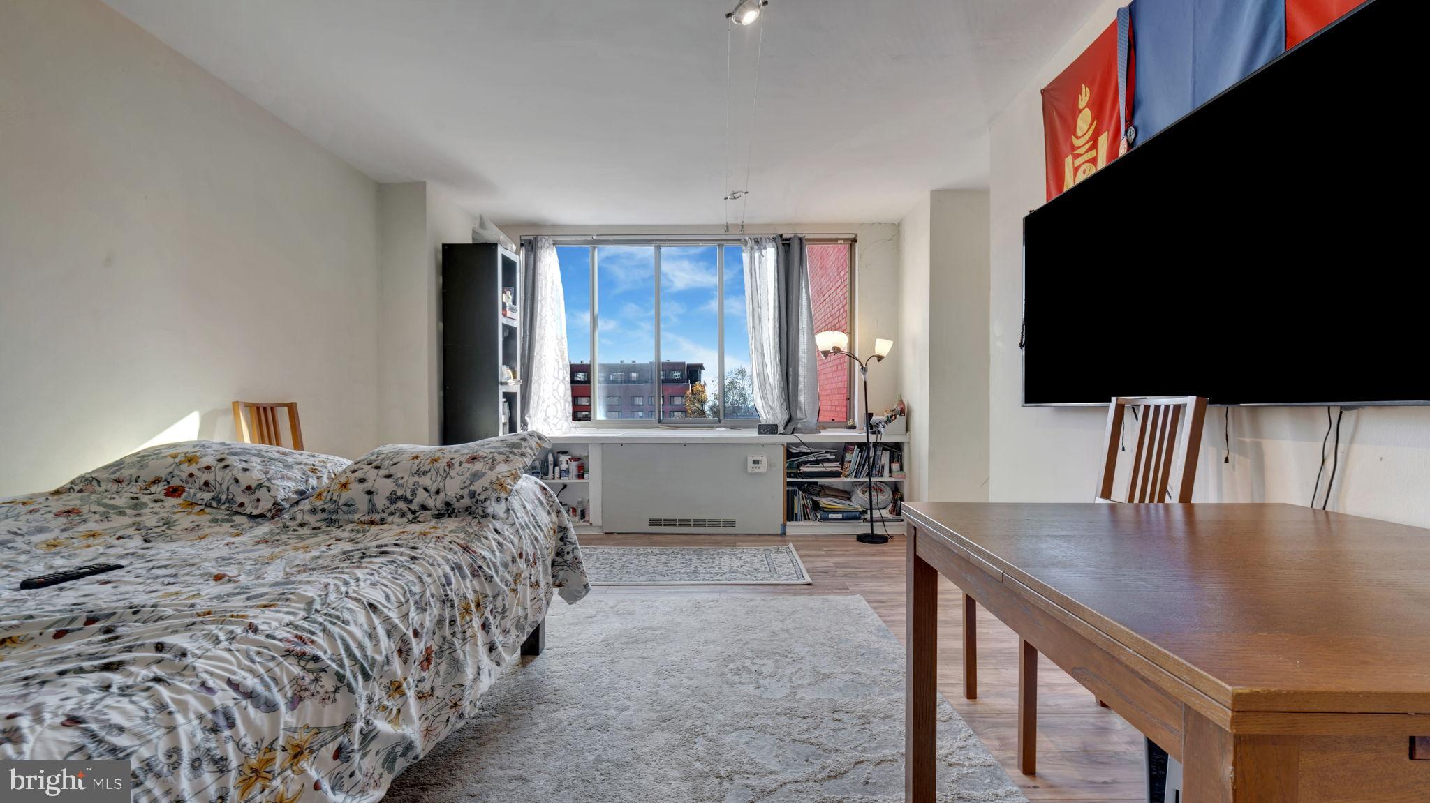 RIVER PLACE WEST - Residential