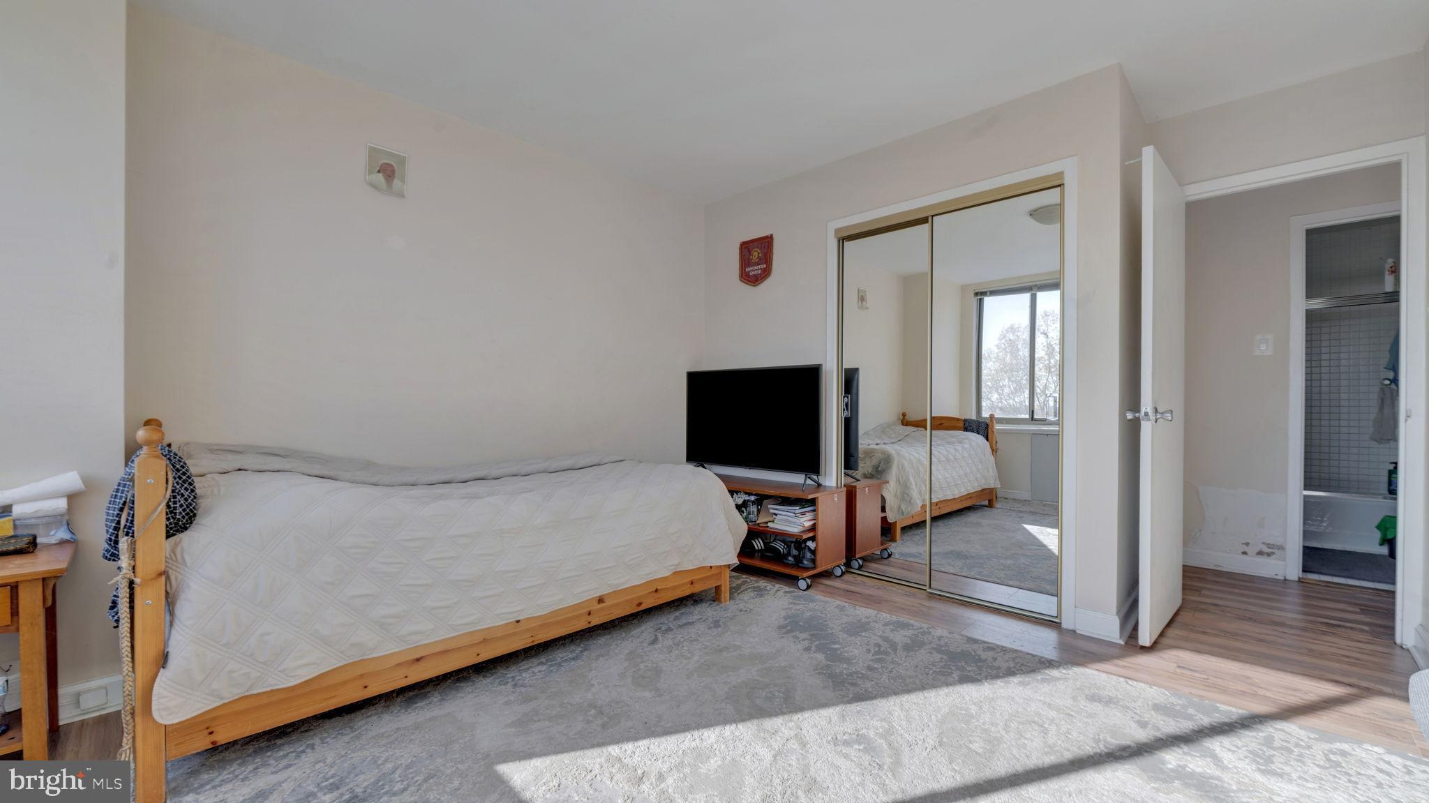 RIVER PLACE WEST - Residential