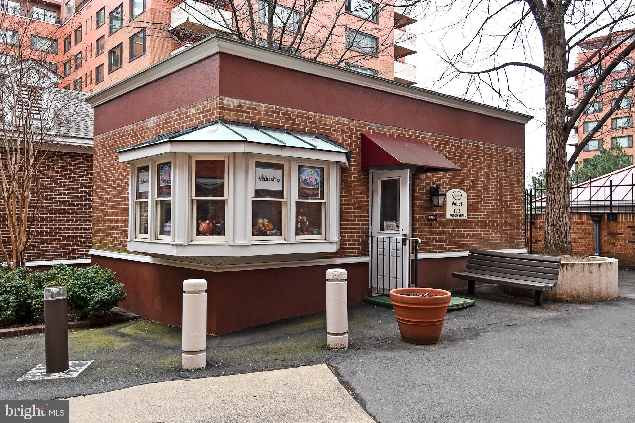 RIVER PLACE WEST - Residential