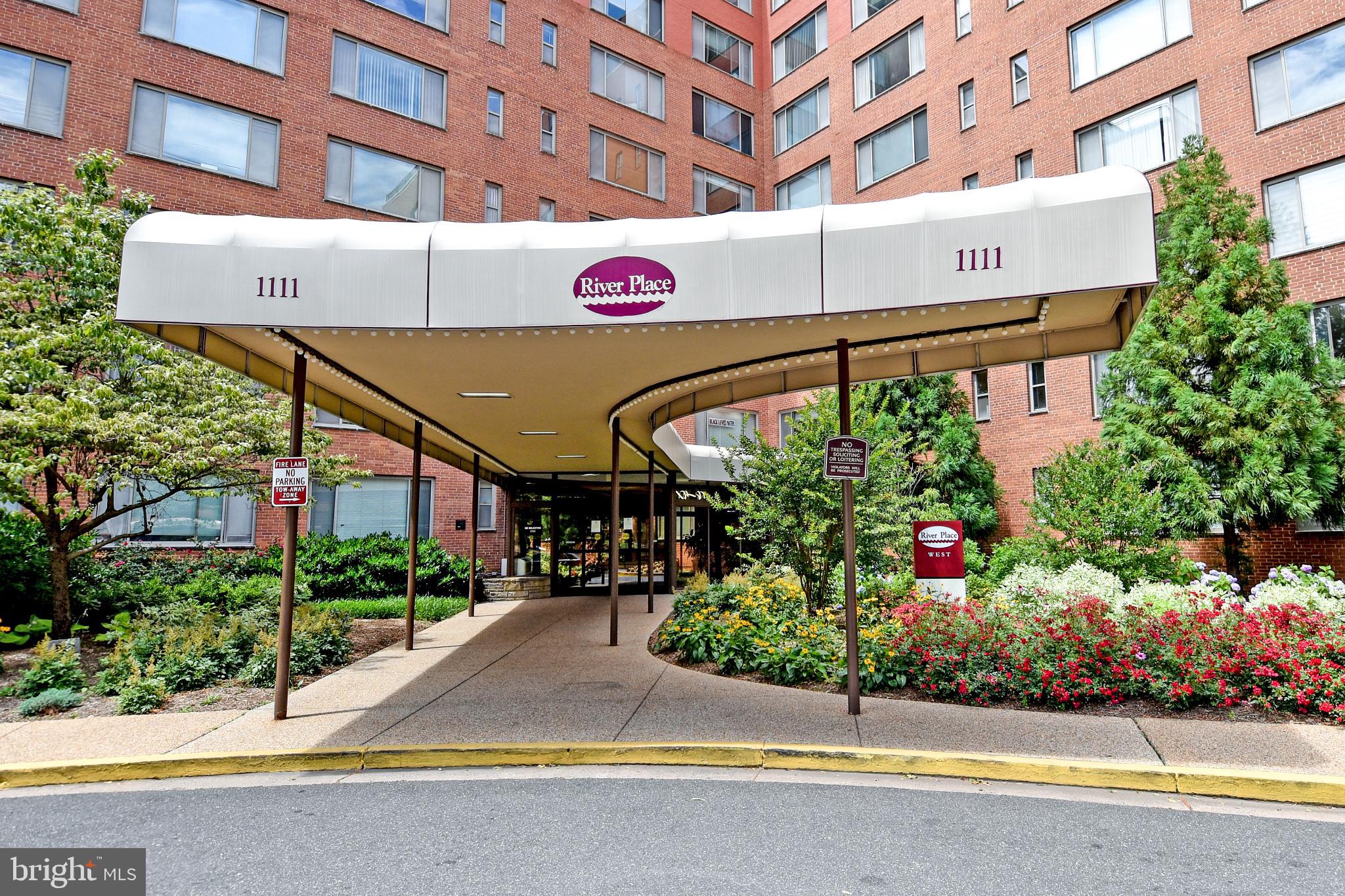 RIVER PLACE WEST - Residential