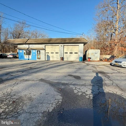 Photo of 821 N Tuckahoe Road, WILLIAMSTOWN, NJ 08094 (MLS # NJGL2077532)