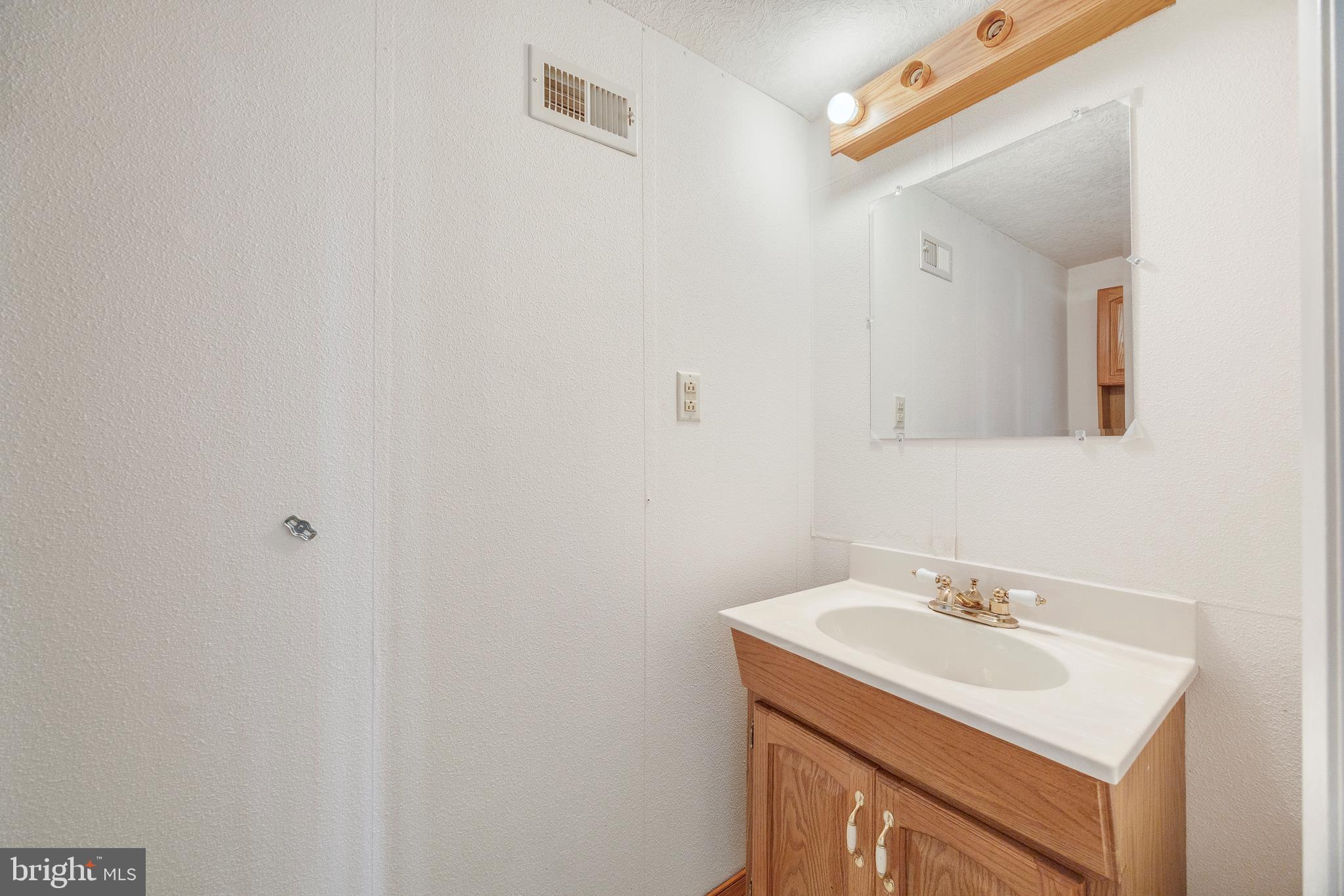 ELIZABETHS LANDING - Residential