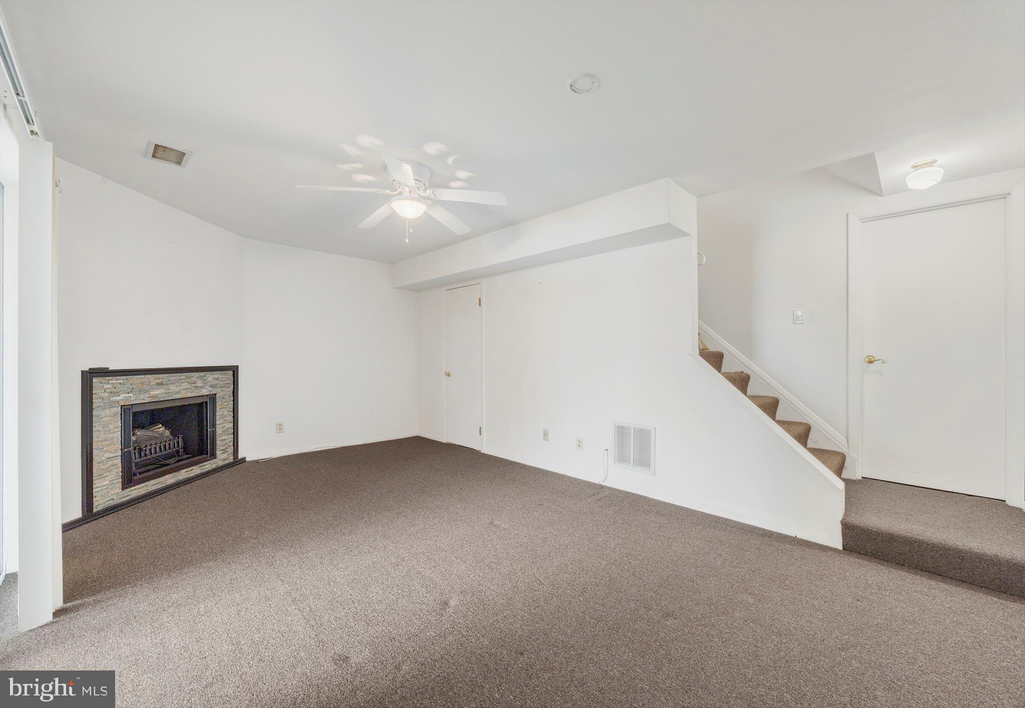 ELIZABETHS LANDING - Residential