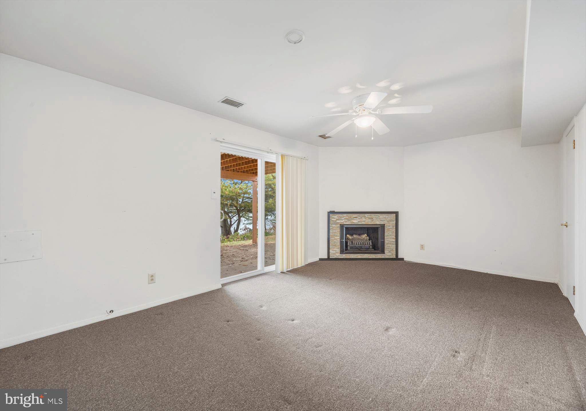 ELIZABETHS LANDING - Residential