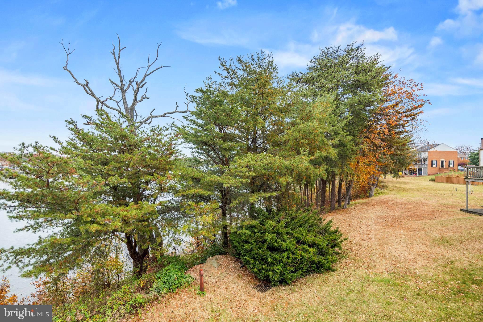 ELIZABETHS LANDING - Residential