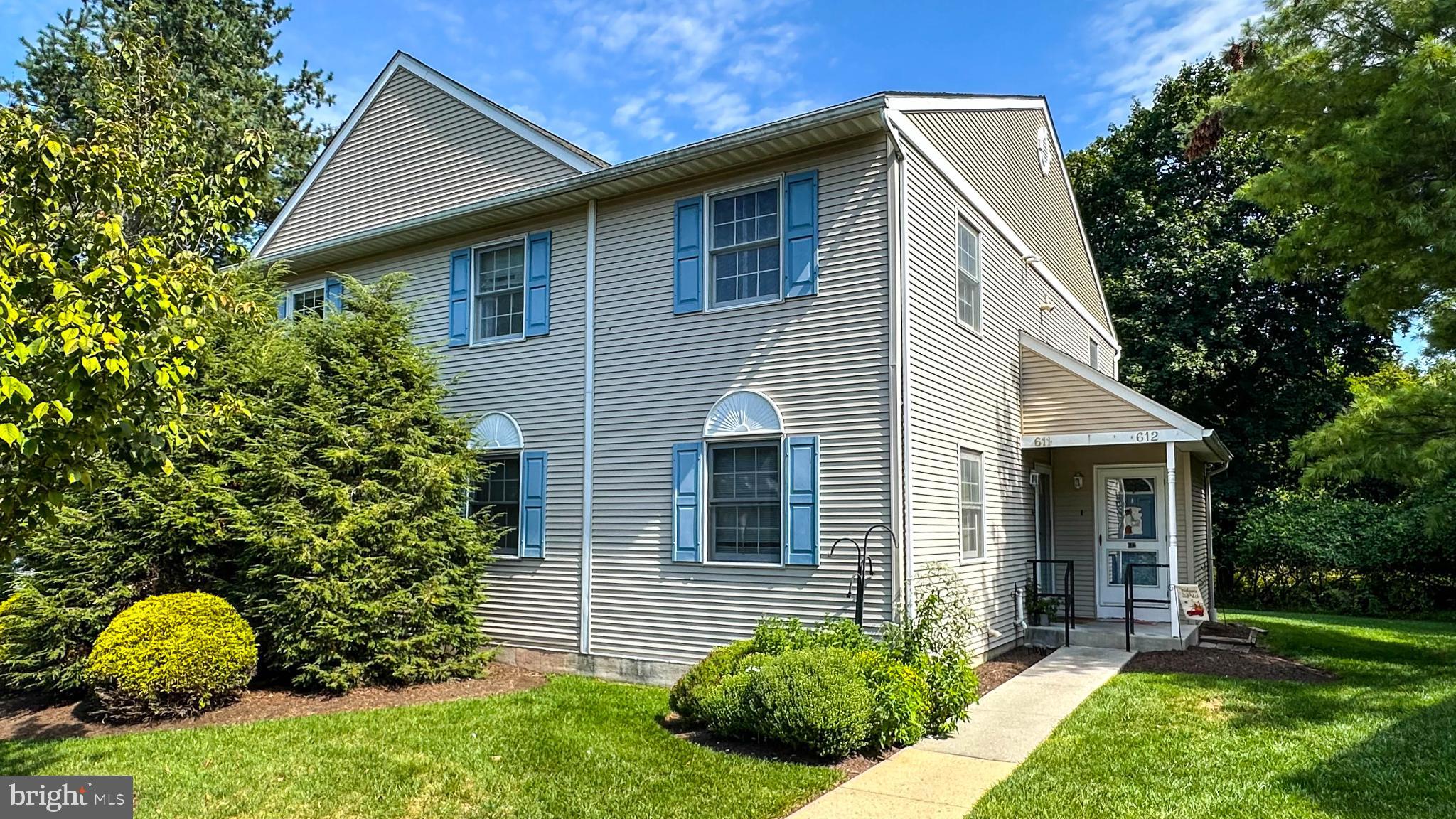 611 MAPLEWOOD AVENUE