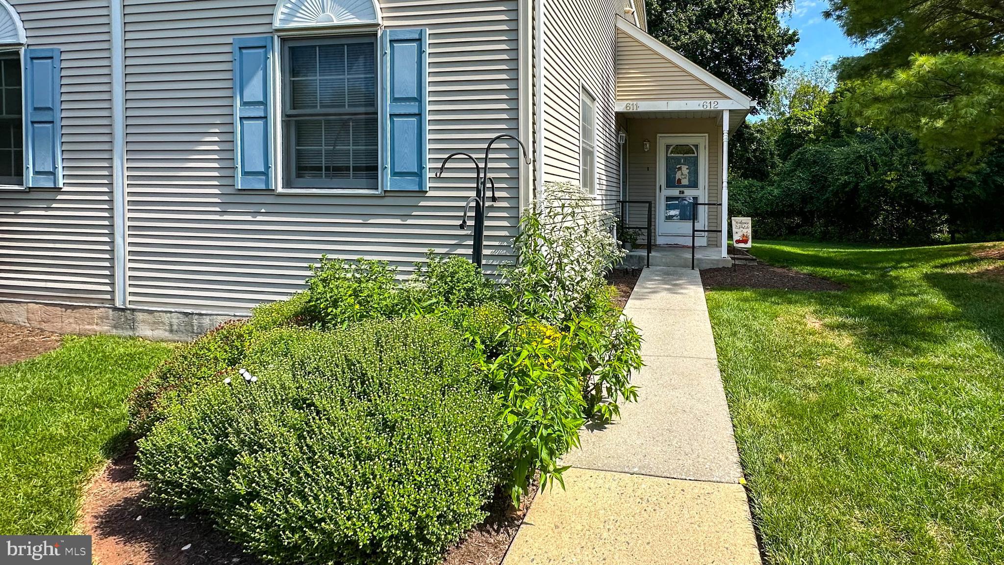 611 MAPLEWOOD AVENUE