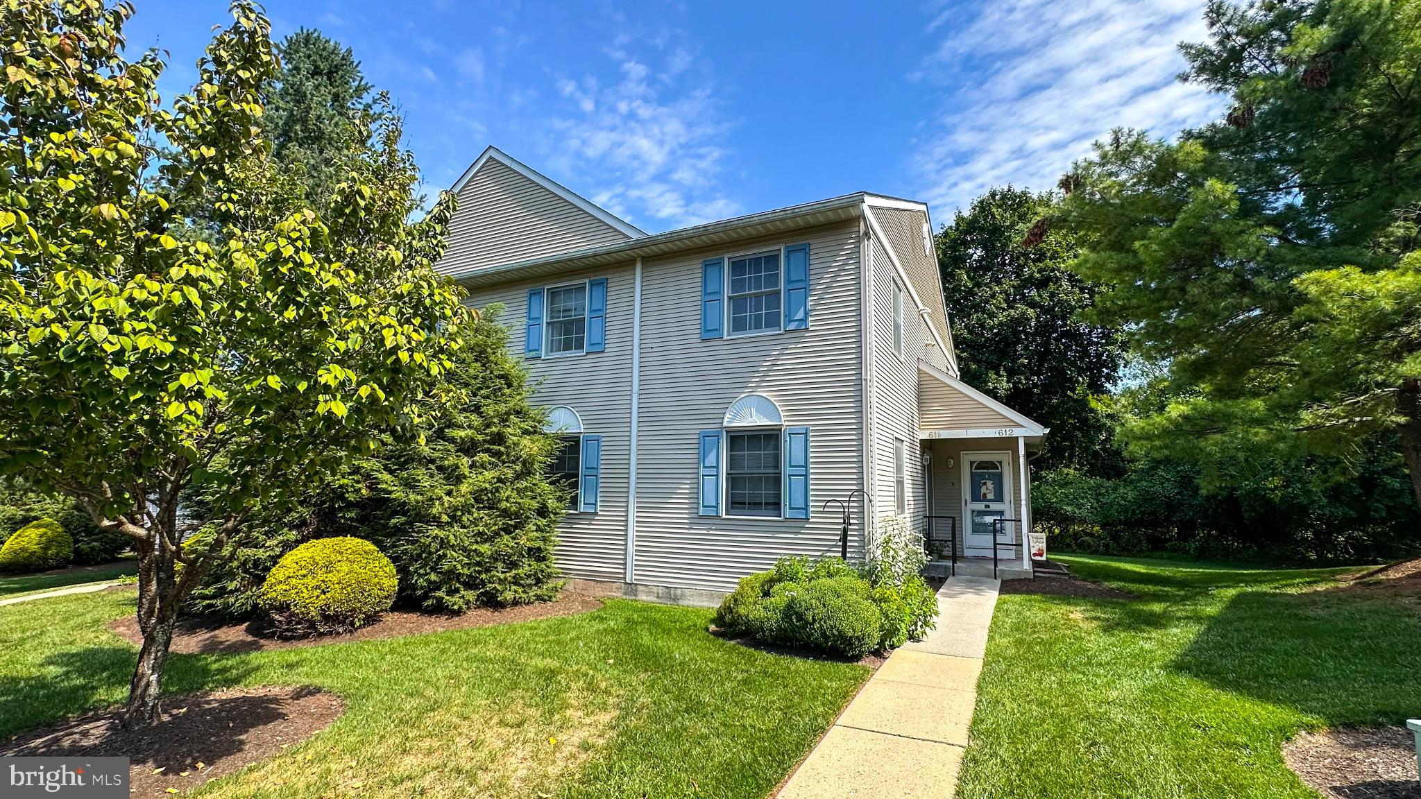 611 MAPLEWOOD AVENUE