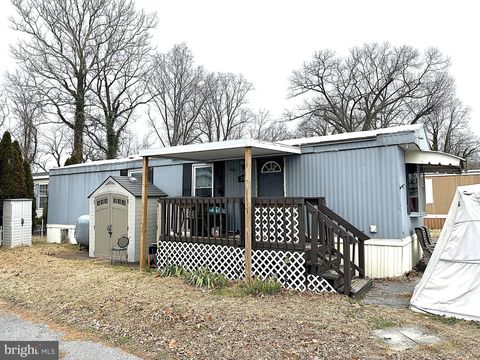 206 5TH LOTHIAN MD 20711