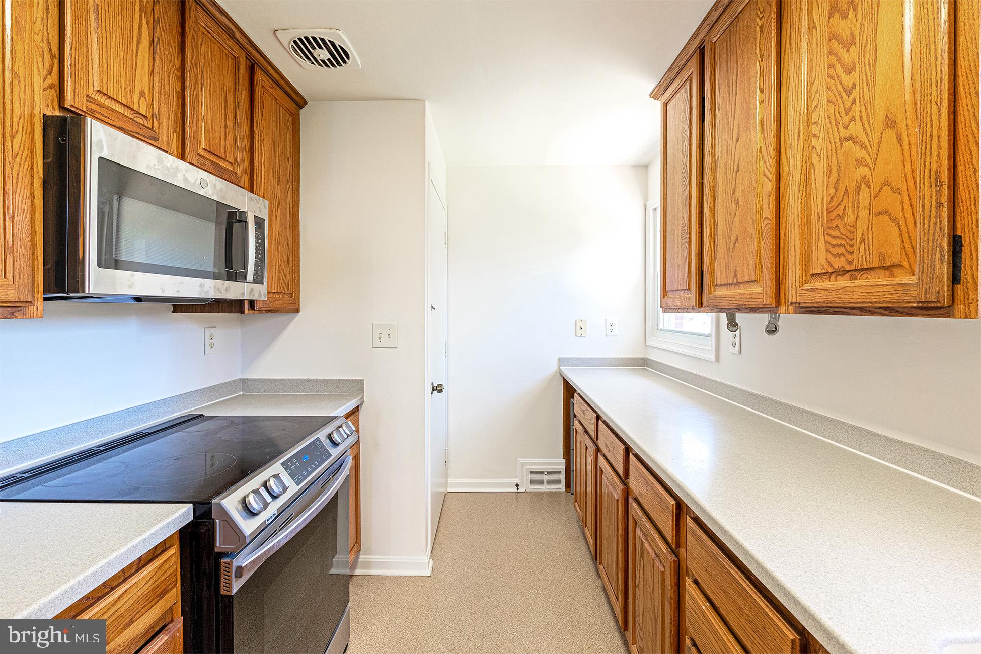 BROYHILL PARK - Residential Lease