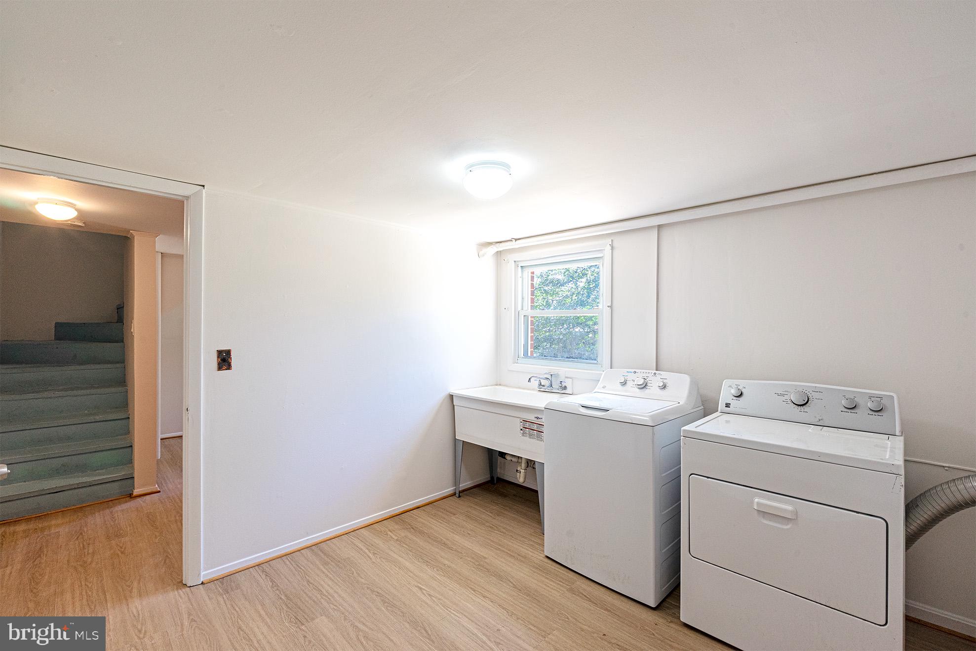 BROYHILL PARK - Residential Lease