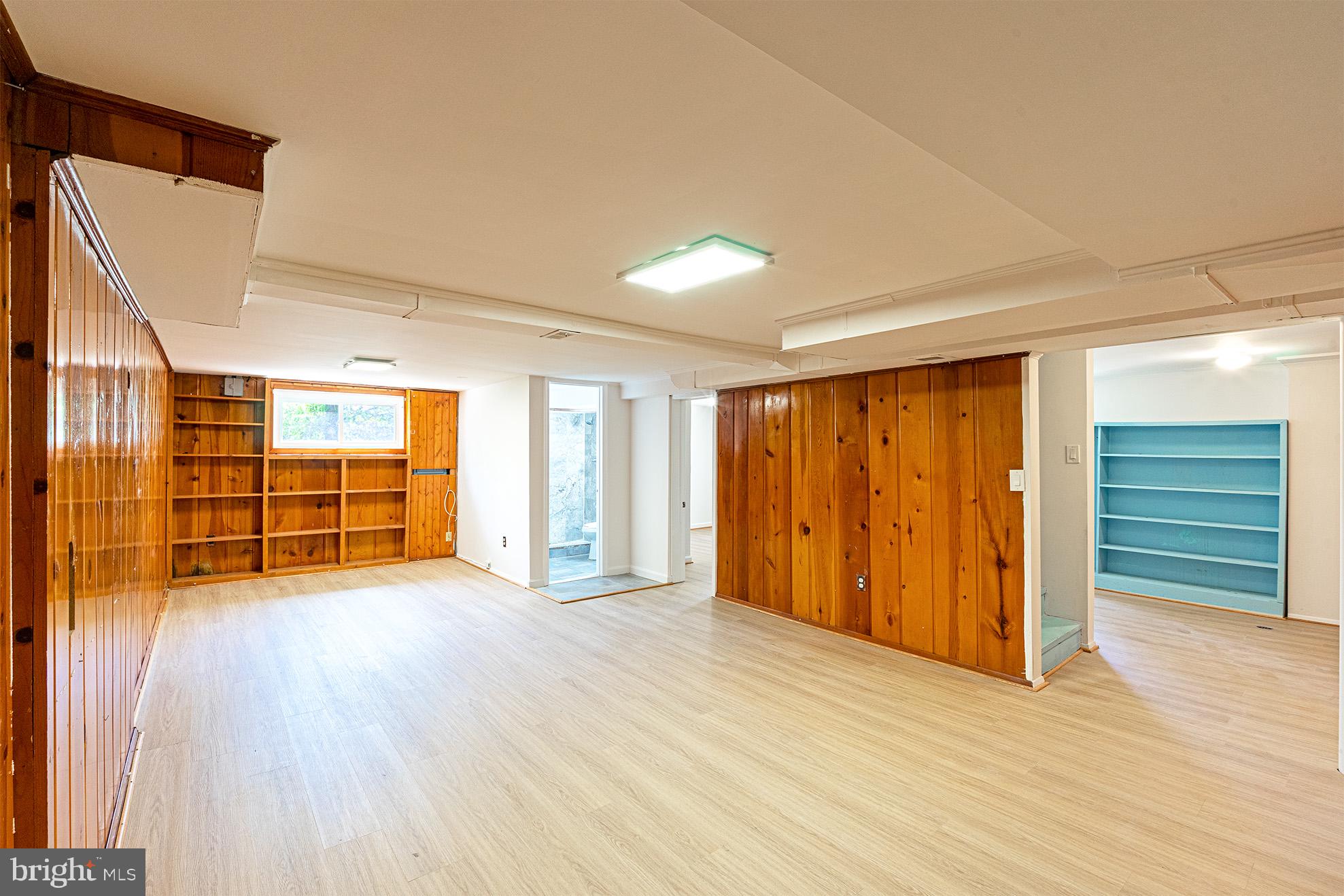 BROYHILL PARK - Residential Lease