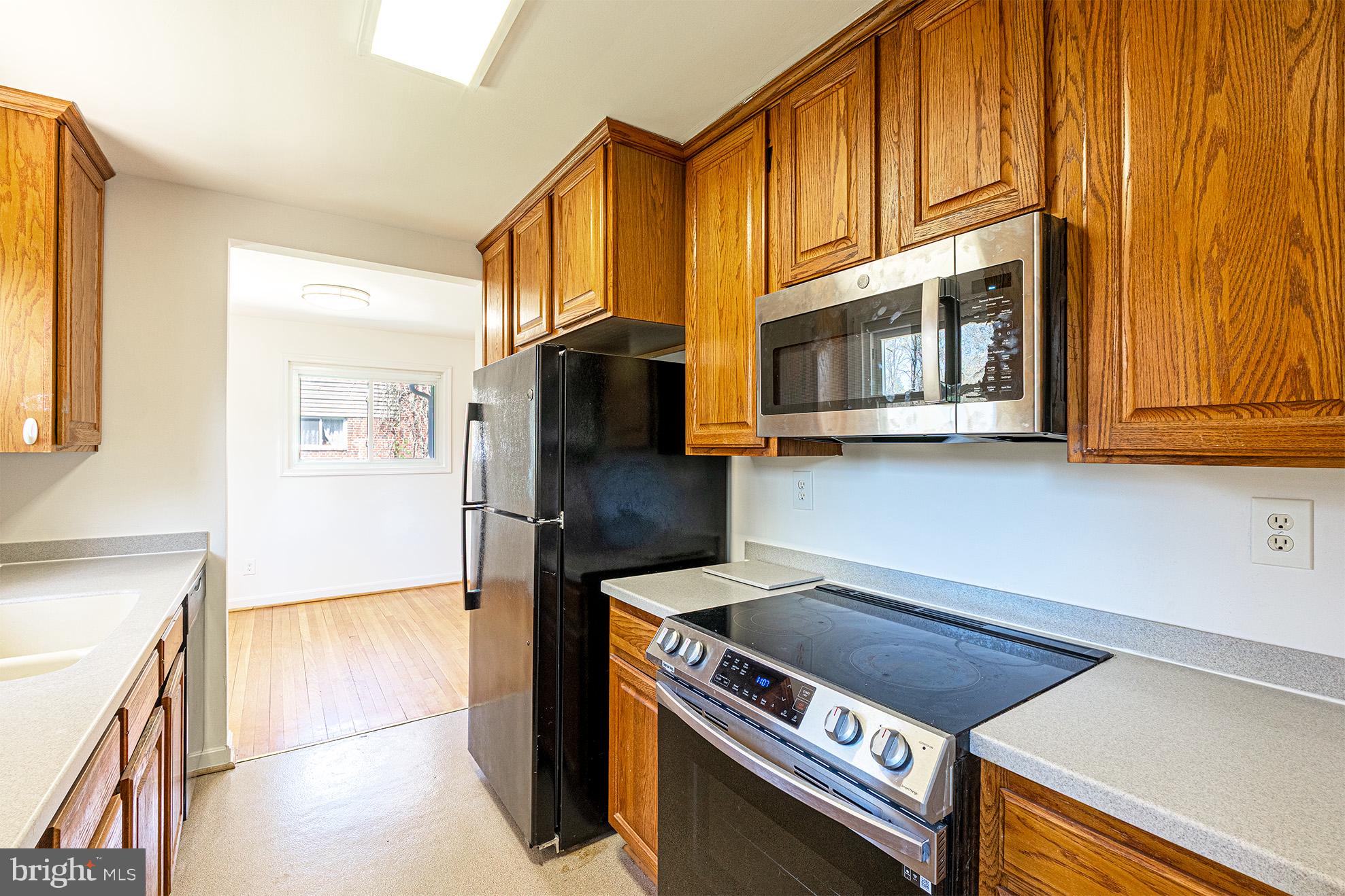 BROYHILL PARK - Residential Lease