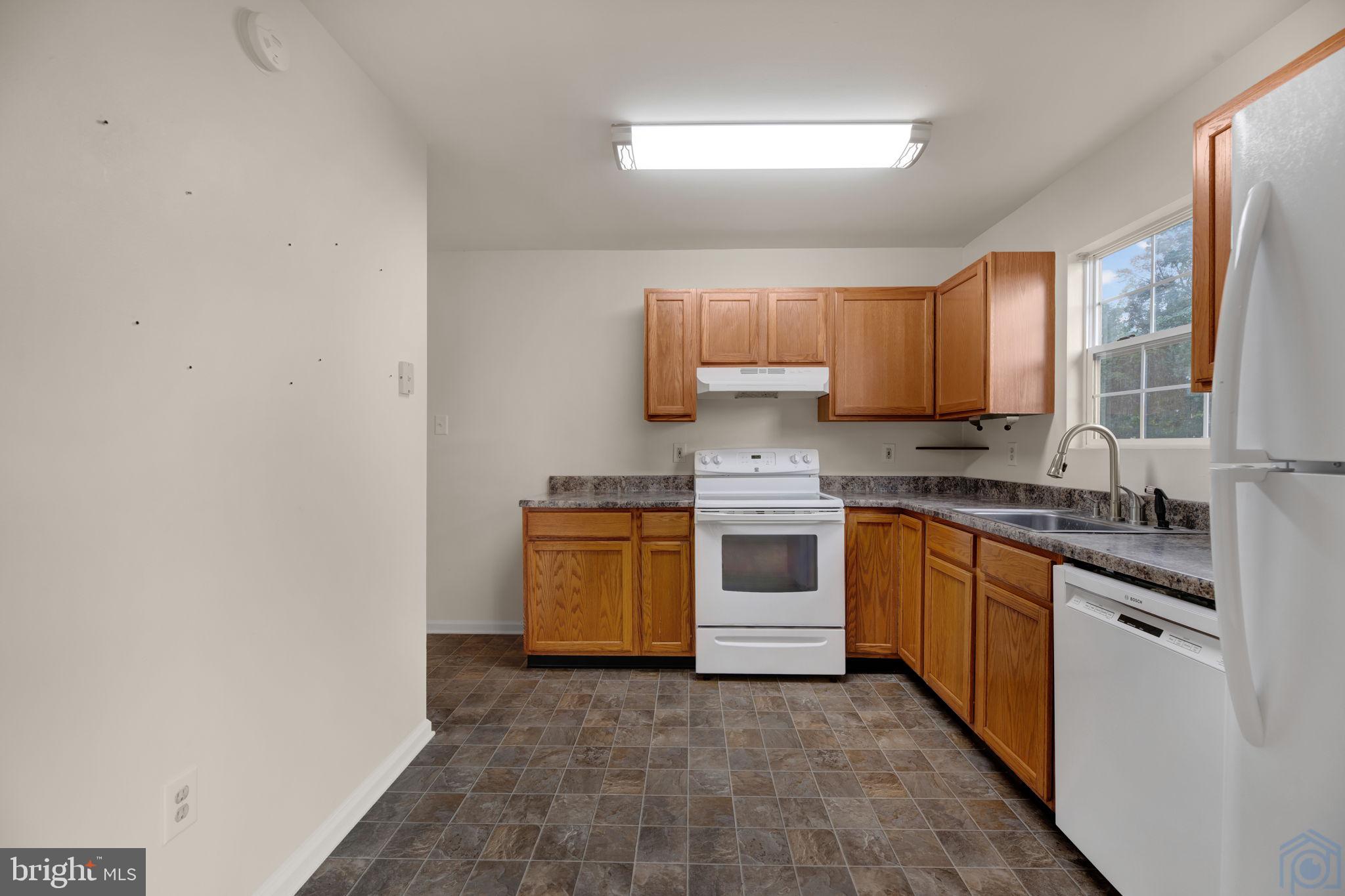 SUMMER CITY - Residential Lease