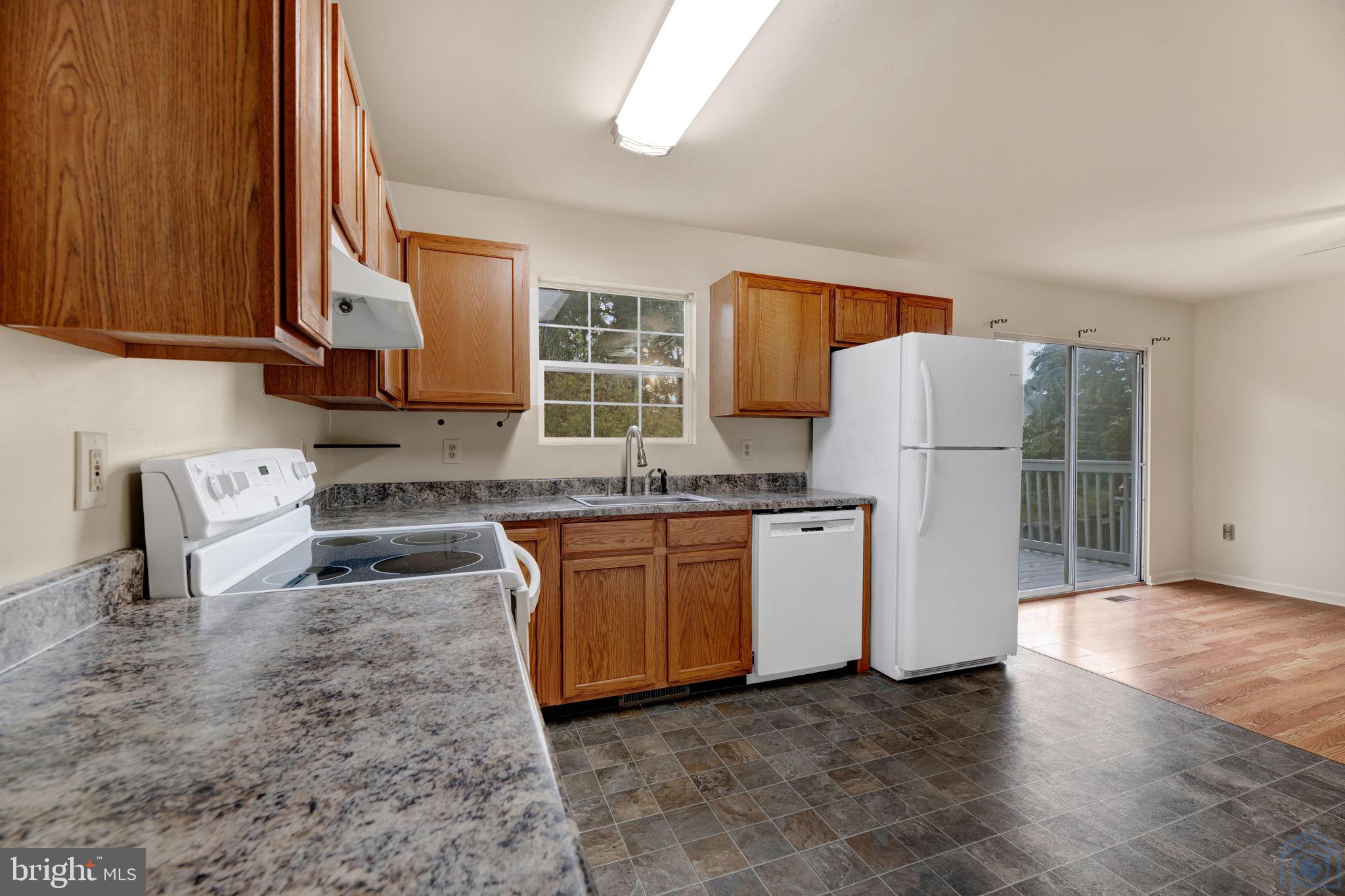 SUMMER CITY - Residential Lease