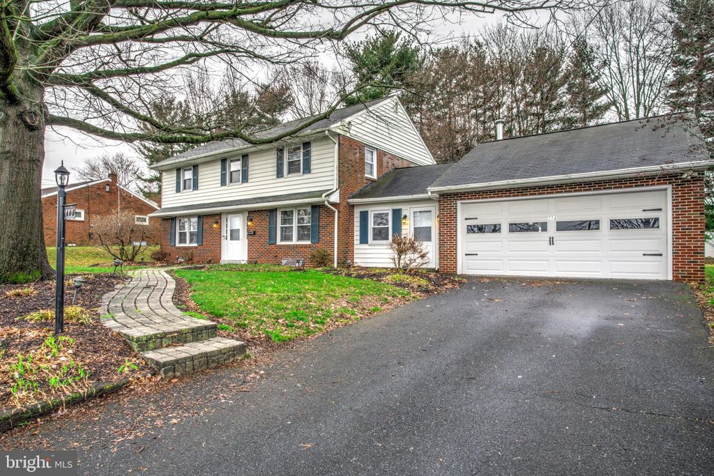 Photo of 114 E End Avenue, Akron, PA 17501 (MLS # PALA2045242)