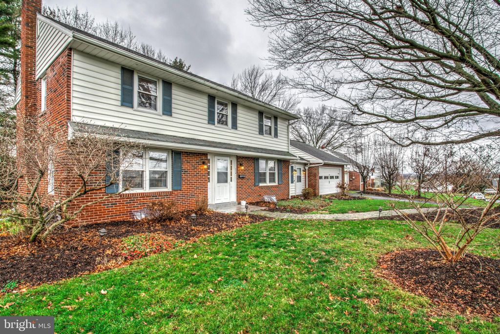 Photo of 114 E End Avenue, Akron, PA 17501 (MLS # PALA2045242)