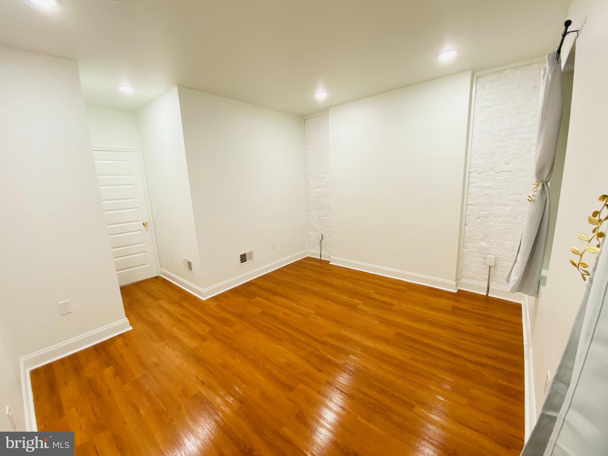 STRAWBERRY MANSION - Residential Lease
